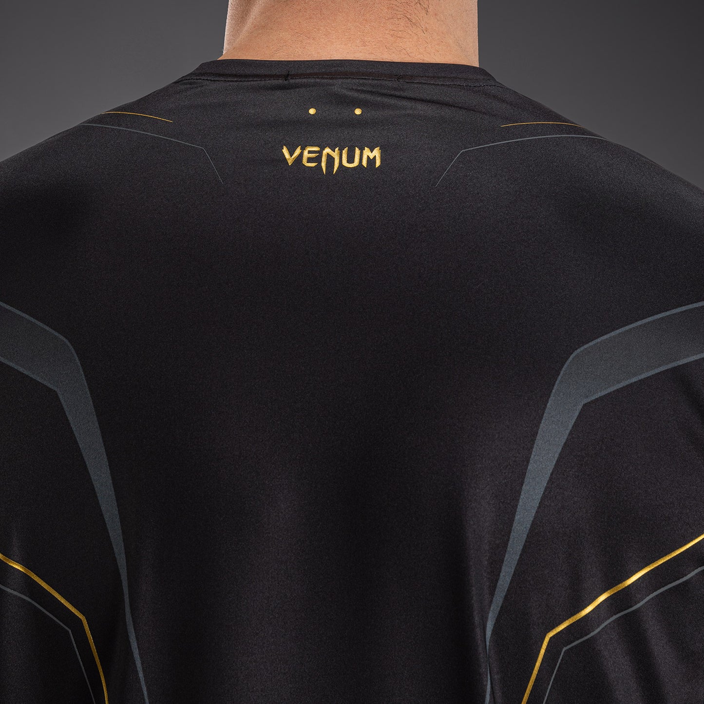 Venum Streamline Camiseta Dry Tech – Negro/Oro