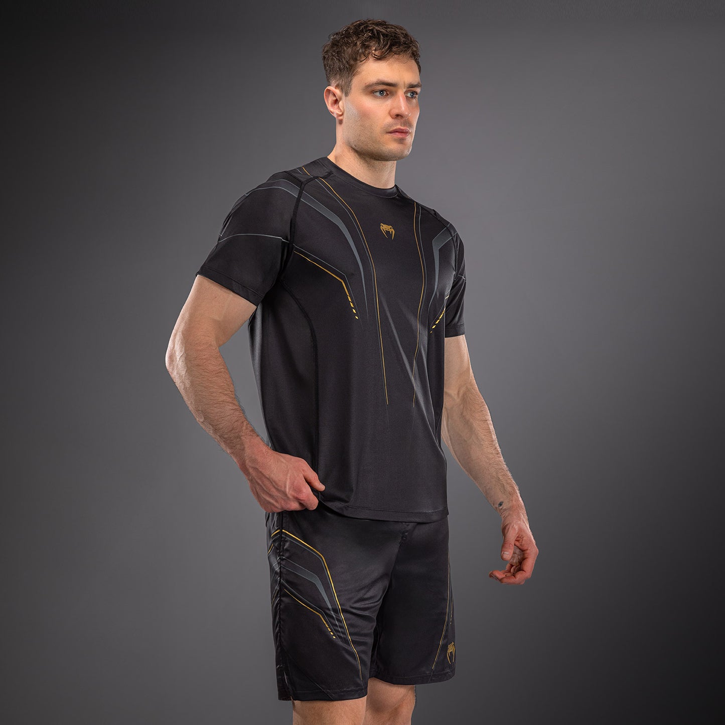 Venum Streamline Camiseta Dry Tech – Negro/Oro