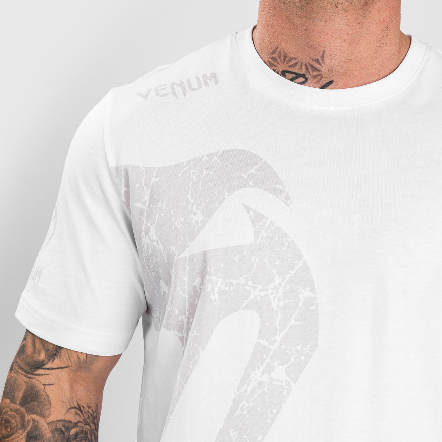 Camiseta Venum Giant Regular Fit - Blanco