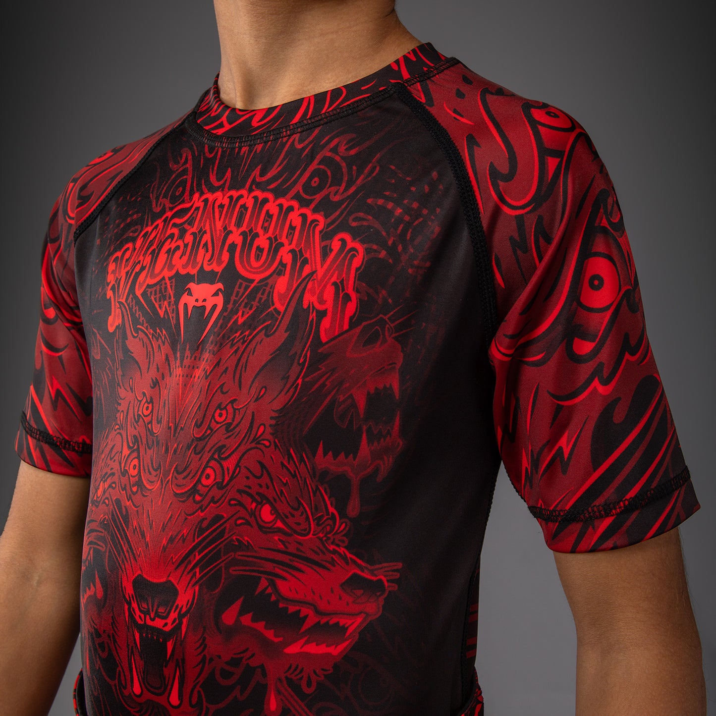 Venum Wolf Atak Rashguard Manga Corta Para Niños – Negro/Rojo