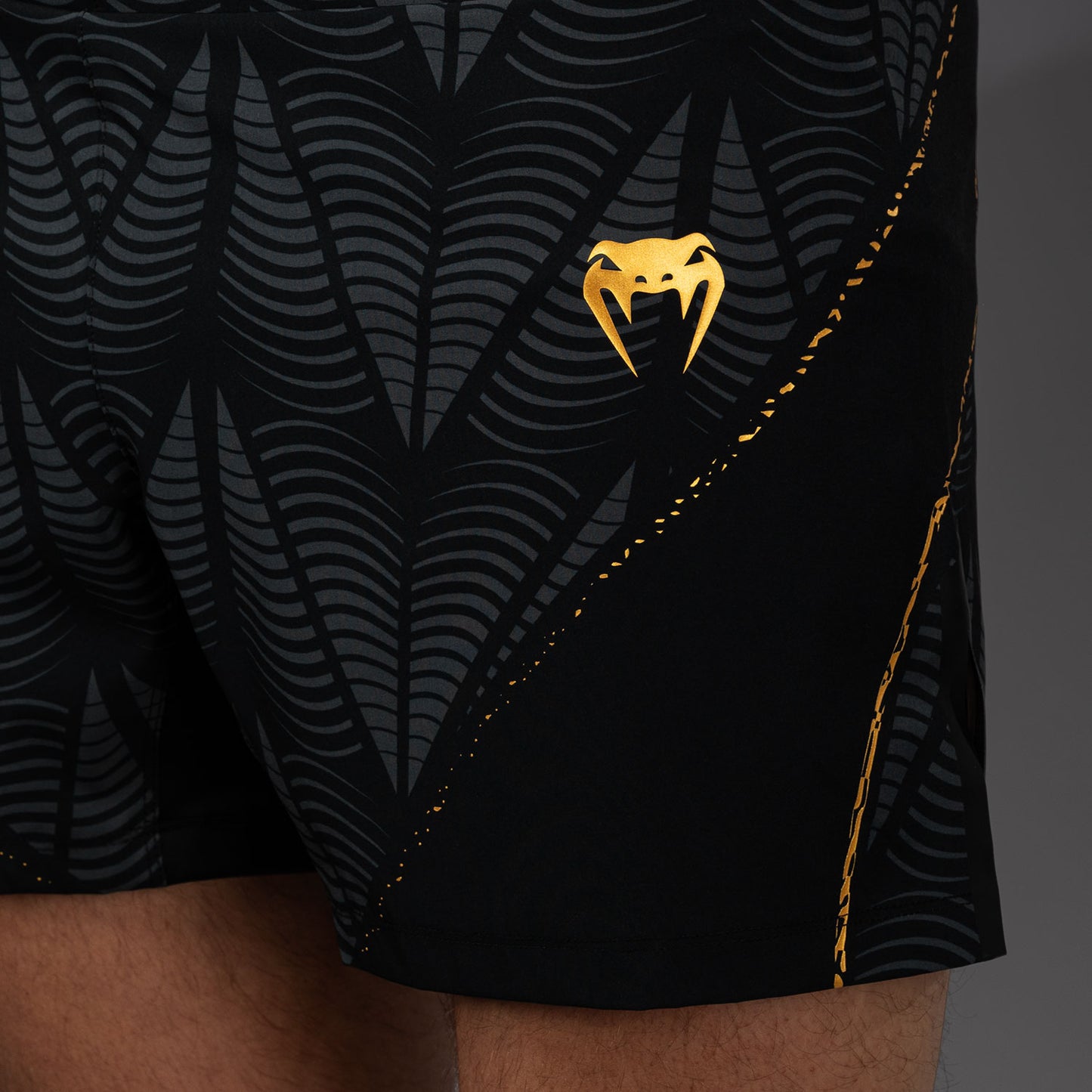UFC Zenith by Venum Authentic Fight Night Short de pelea ajuste corto Hombre - Champion