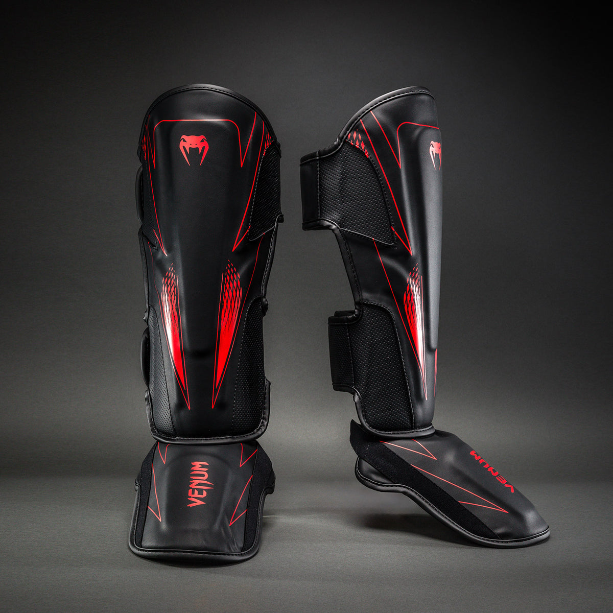 Venum Amazonia Reborn Espinilleras - Negro/Rojo