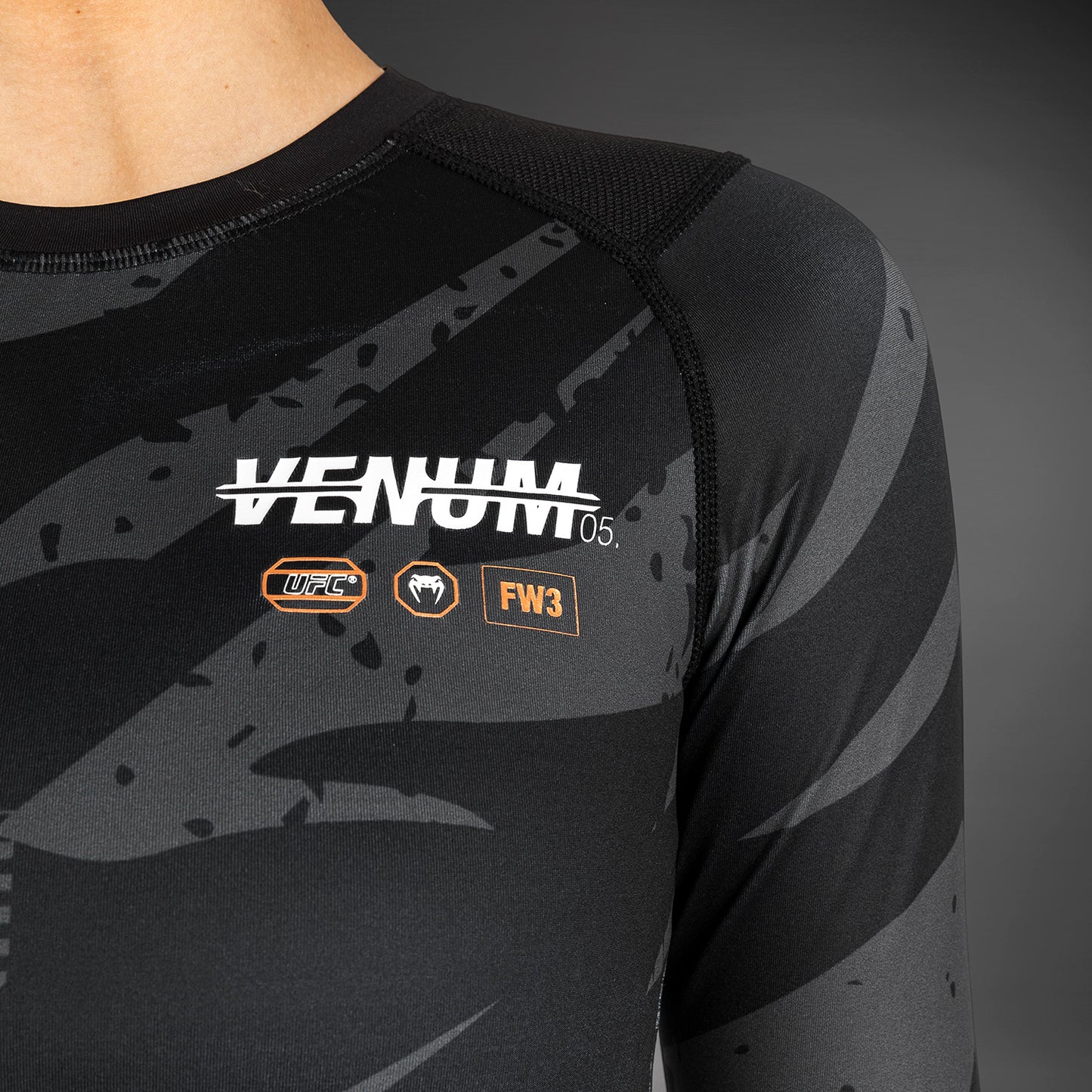 UFC Adrenaline de Venum Fight Week Camiseta de Compresión de Manga Larga para Mujer - Urban Camo