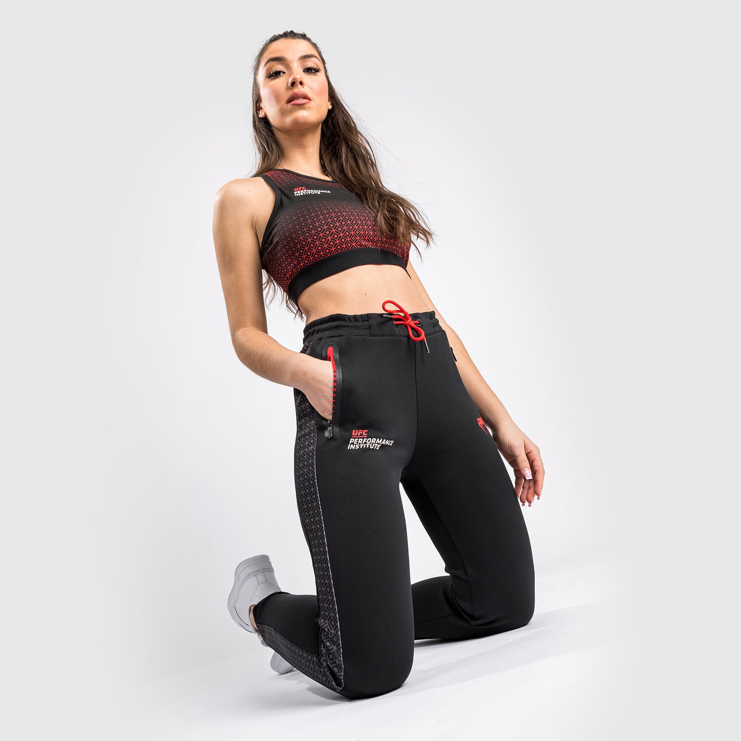 Pantalones de Chándal Venum UFC Performance Institute - Para mujer - Negro/Rojo