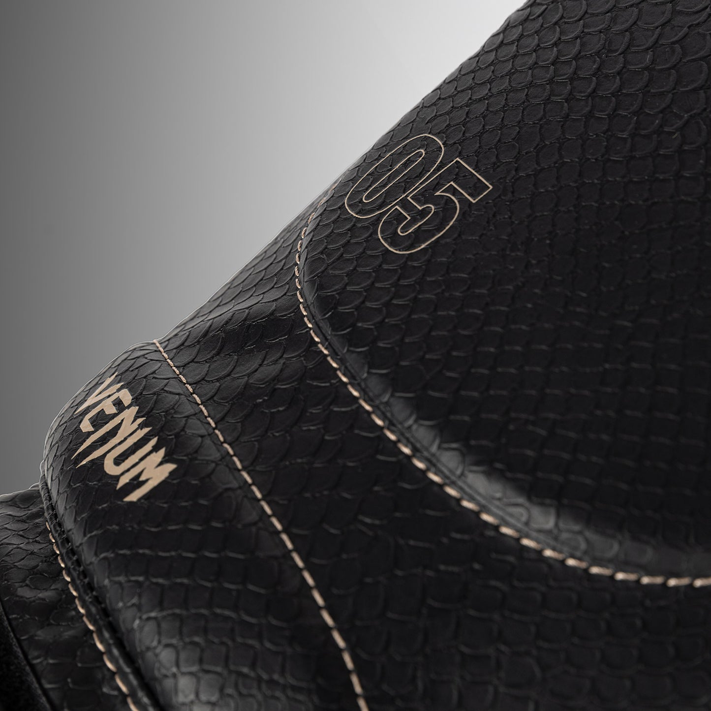 Venum Impact Evo Scales Guantes de Boxeo – Negro