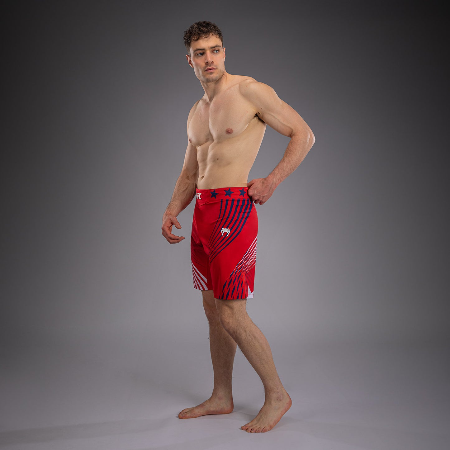 Official UFC Freedom 250 by Venum Authentic Fight Night Fight Shorts de ajuste largo para hombre - Rojo