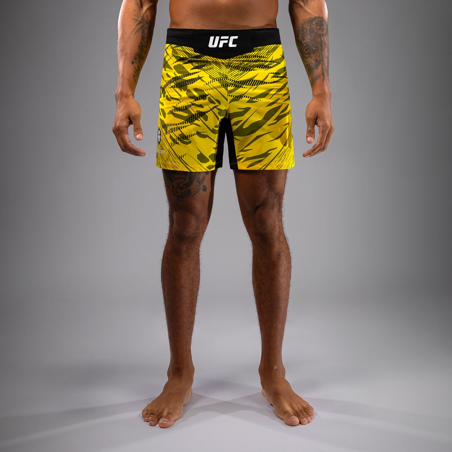 UFC Fusion by Venum Authentic Fight Night Shorts de Lucha para Hombre - Ajuste Corto - Amarillo