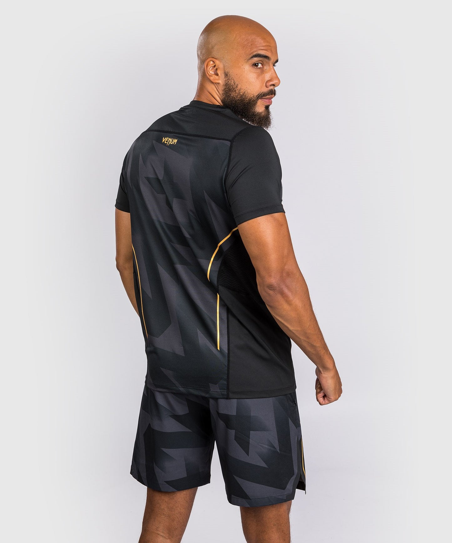 Camiseta Venum Razor Dry Tech - Negro/Oro
