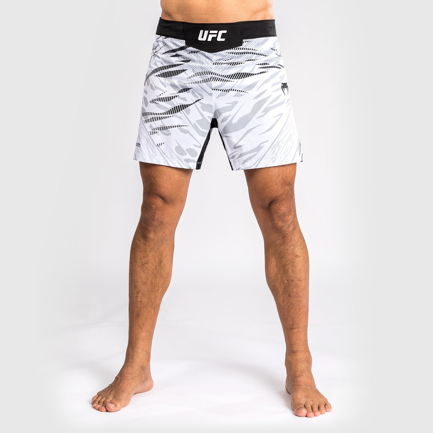 UFC Fusion by Venum Personalizados Authentic Fight Night Shorts de Lucha para Hombre - Ajuste Corto - Blanco