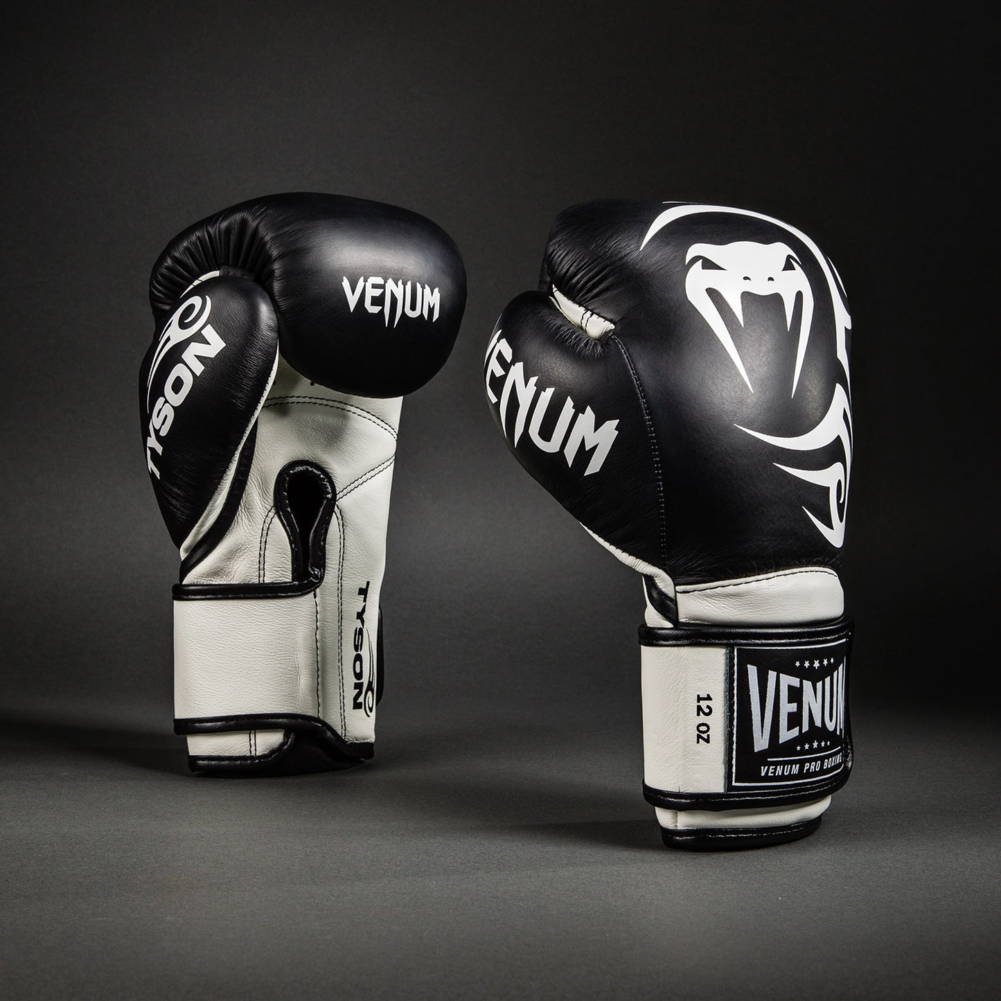 Venum Giant 2.0 Mike Tyson Pro Guantes de Boxeo - Negro Profundo/Blanco Óptico