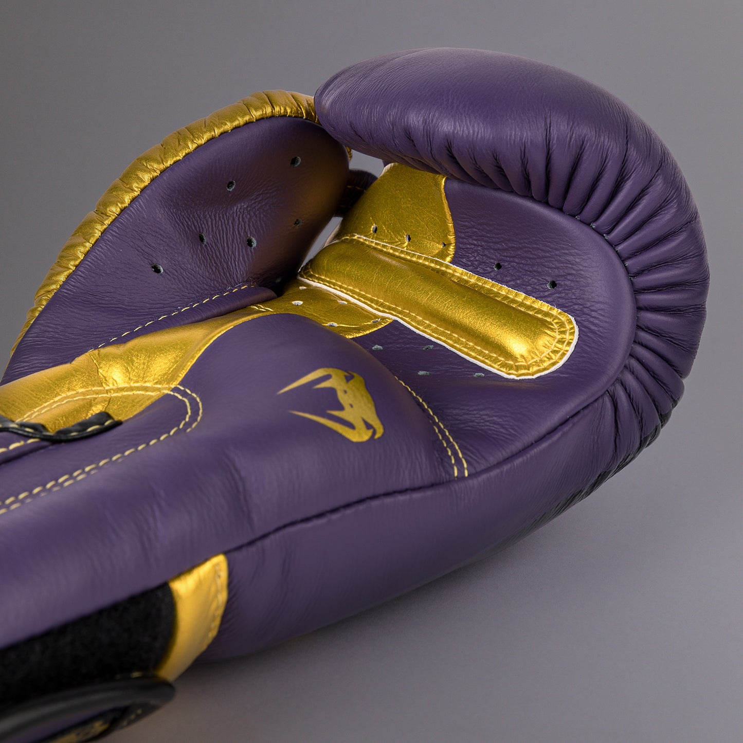 Venum Giant 3.0 Guantes de boxeo - Morado oscuro/Oro - Edición especial