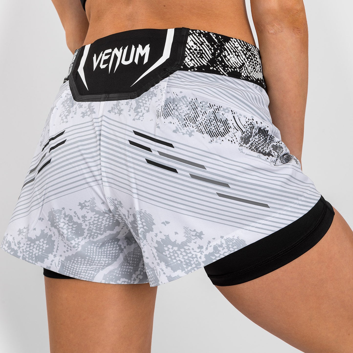 UFC Adrenaline by Venum Authentic Fight Night Short de Combate para Mujer - Blanco