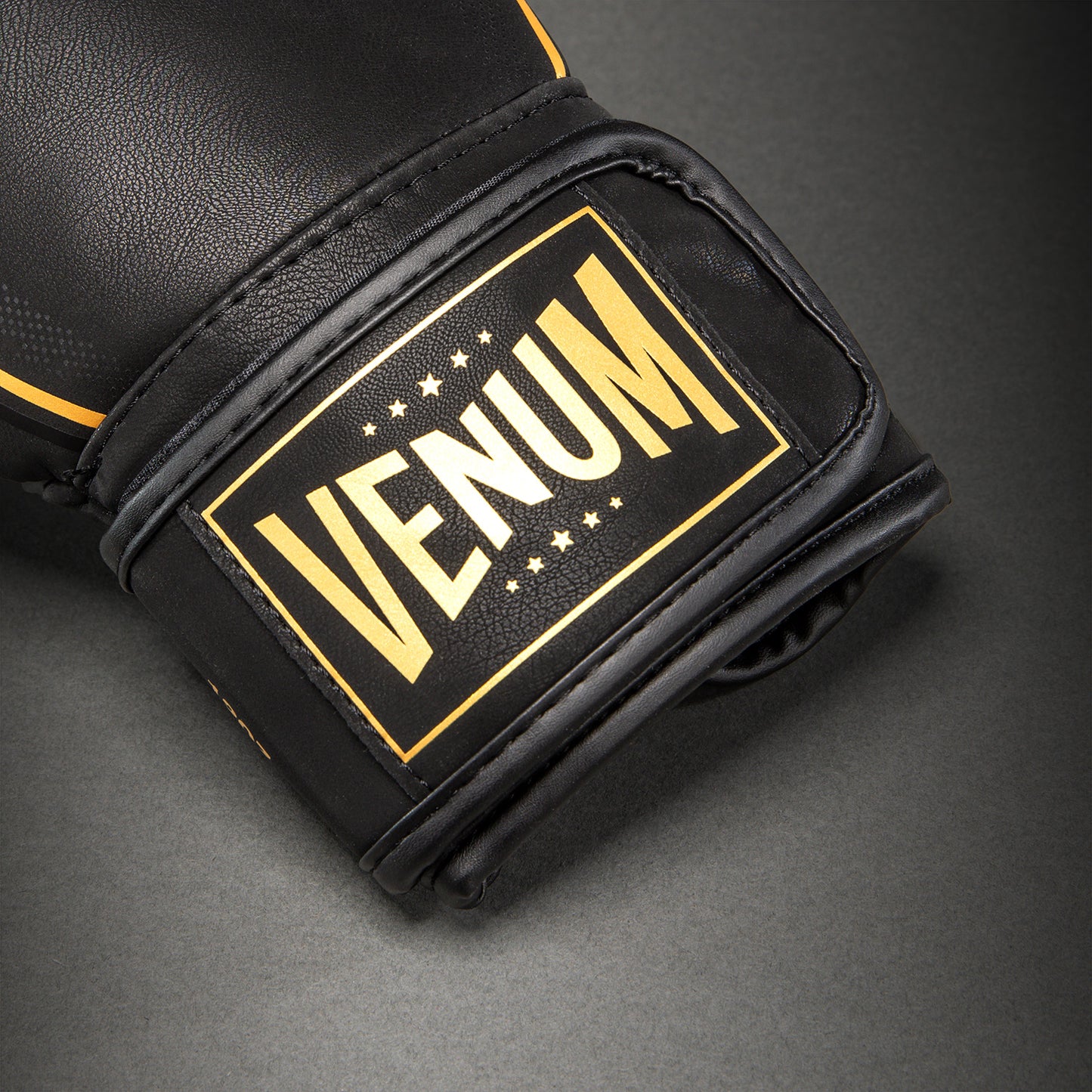 Venum G-Core Guantes de Boxeo - Negro/Oro