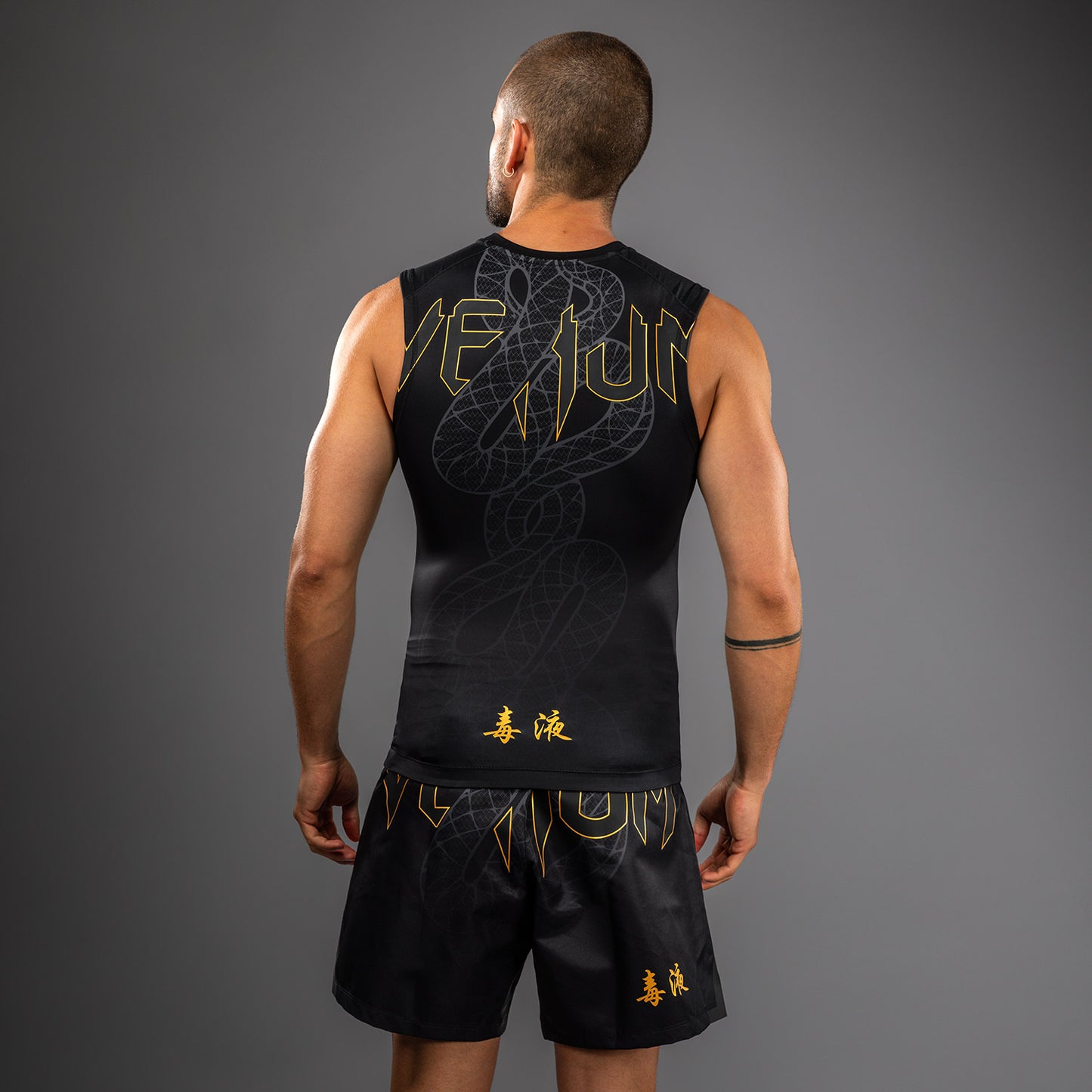 Venum Serpenti Rashguard Sin Mangas – Negro/Plata/Dorado