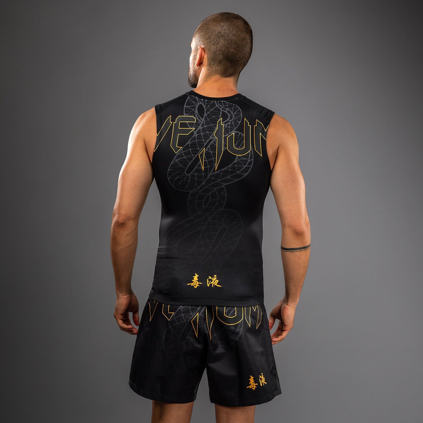 Venum Serpenti Rashguard Sin Mangas – Negro/Plata/Dorado