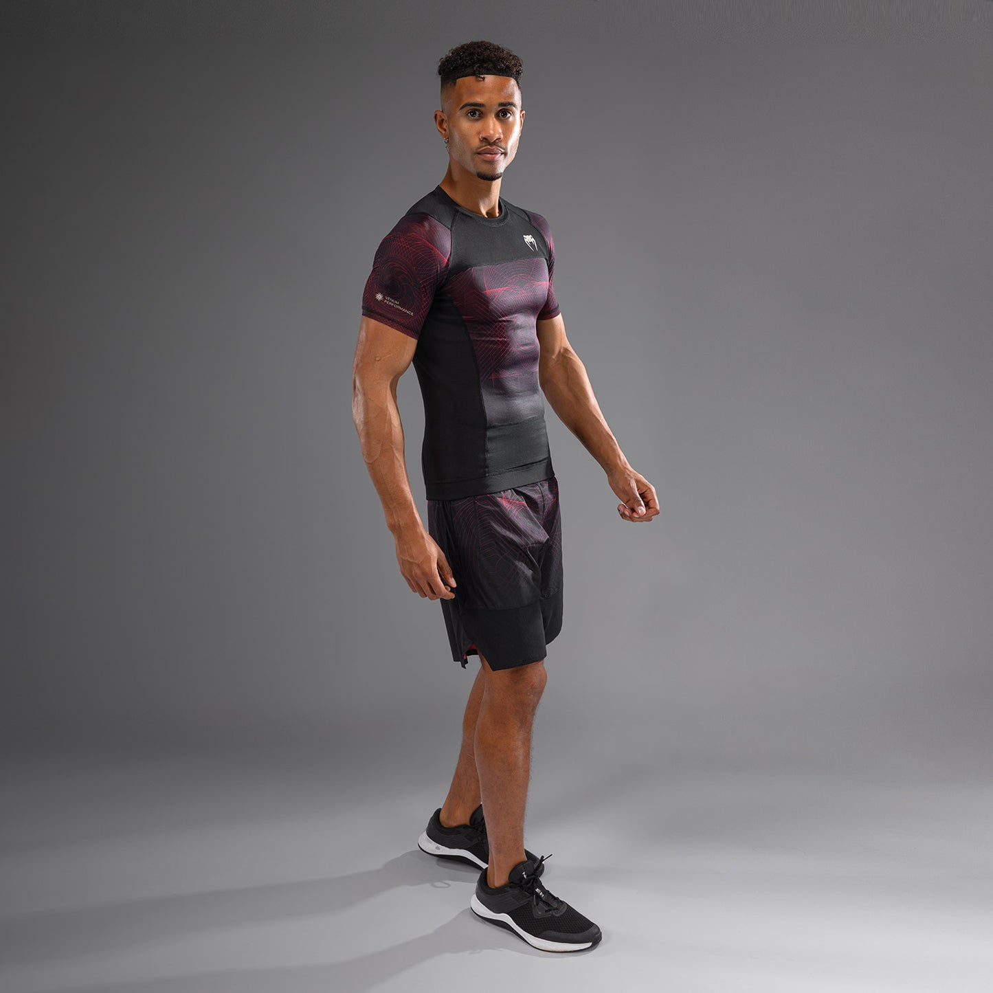 Venum G-Fit Air Rashguard de Manga Corta para Hombre - Negro Profundo/Rojo Fuego
