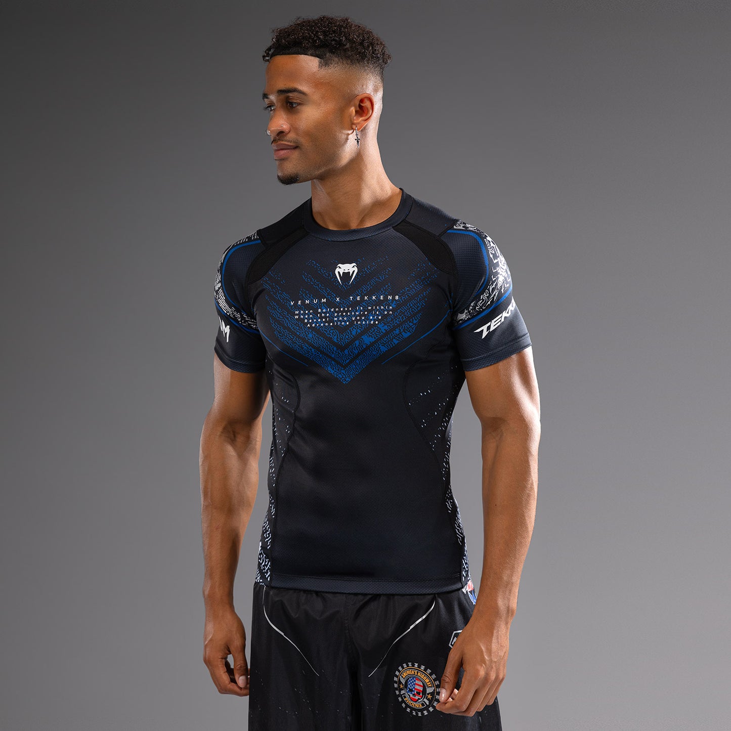 Venum x TEKKEN 8 - Paul Phoenix Rashguard - Negro/Azul
