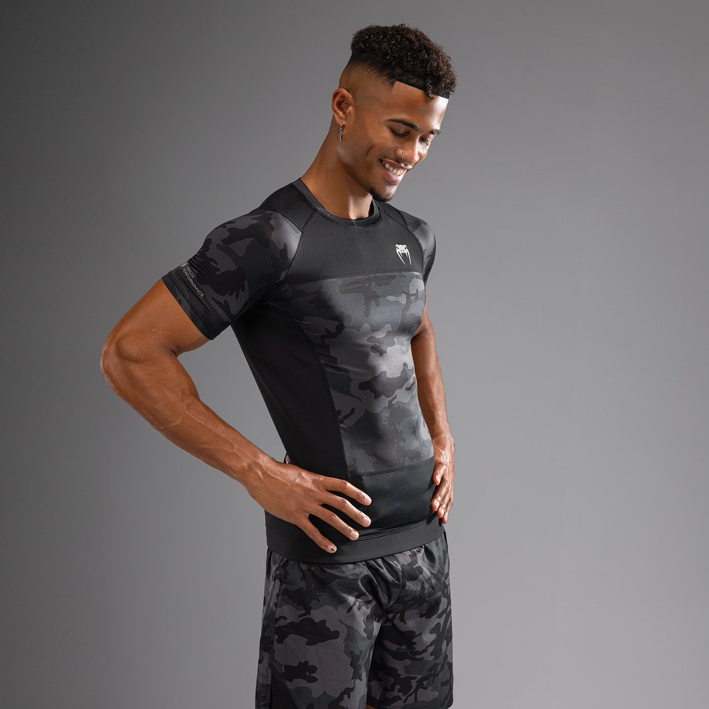 Venum G-Fit Air Rashguard de Manga Corta para Hombre - Camuflaje Urbano Digital