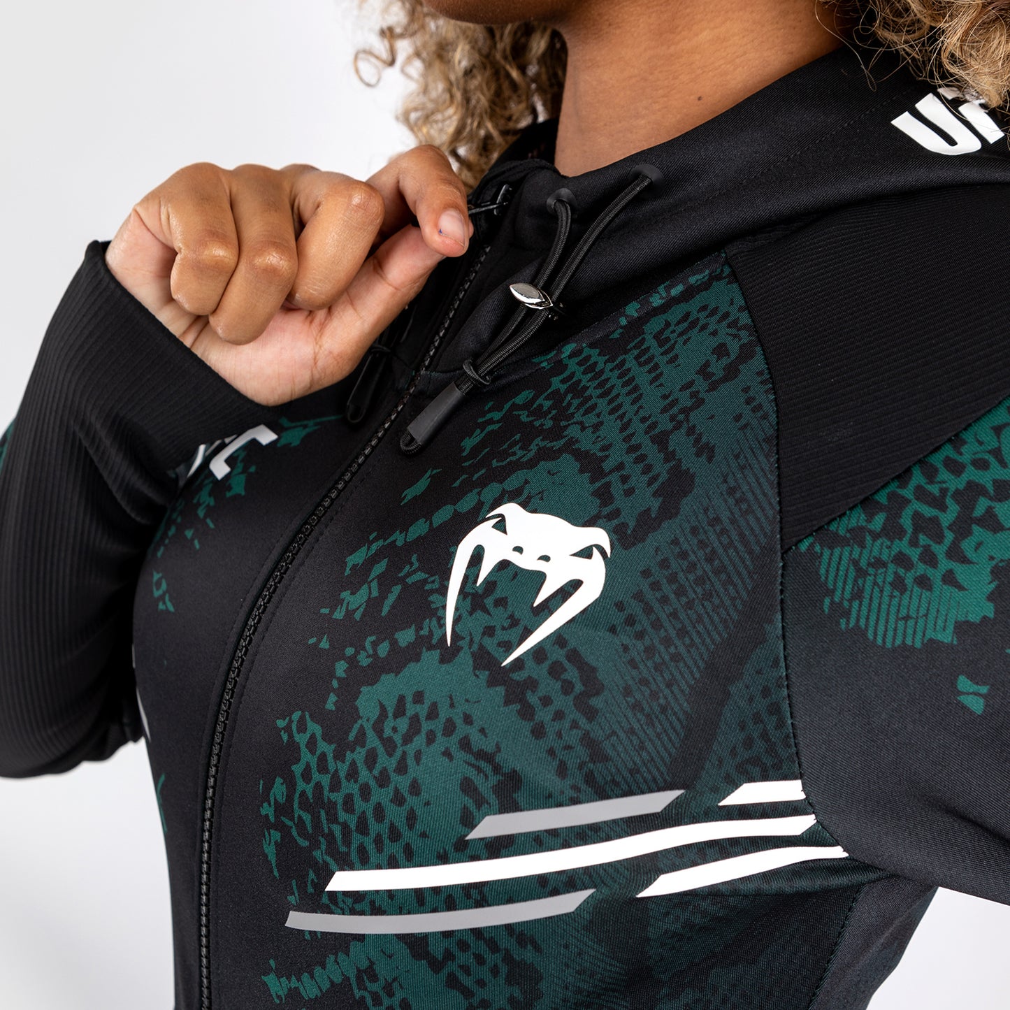 UFC Adrenaline by Venum Authentic Fight Night Sudadera con capucha Walkout para mujer - Emerald Edition - Verde/Negro
