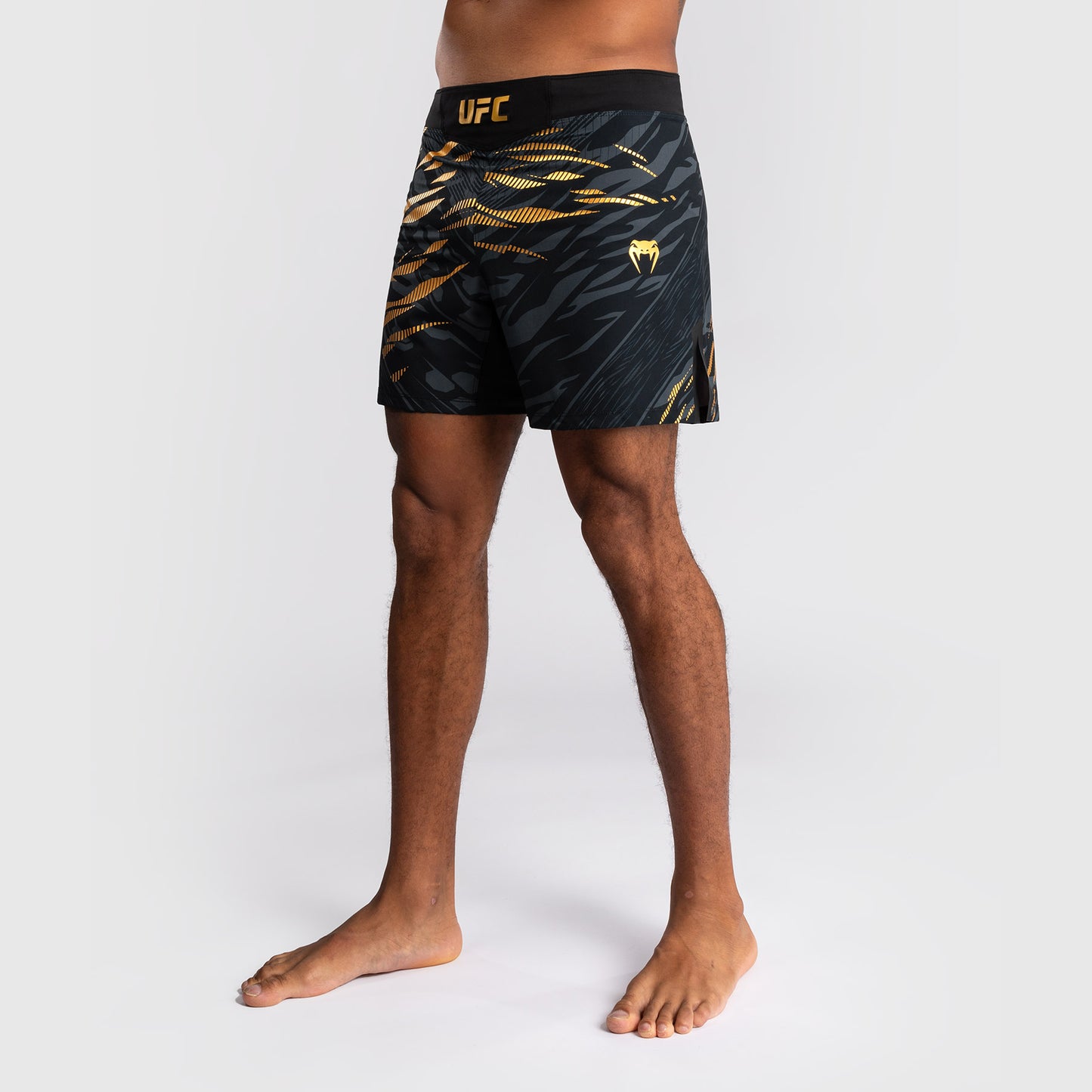 UFC Fusion by Venum Personalizados Authentic Fight Night Shorts de Lucha para Hombre - Ajuste Corto - Campeón