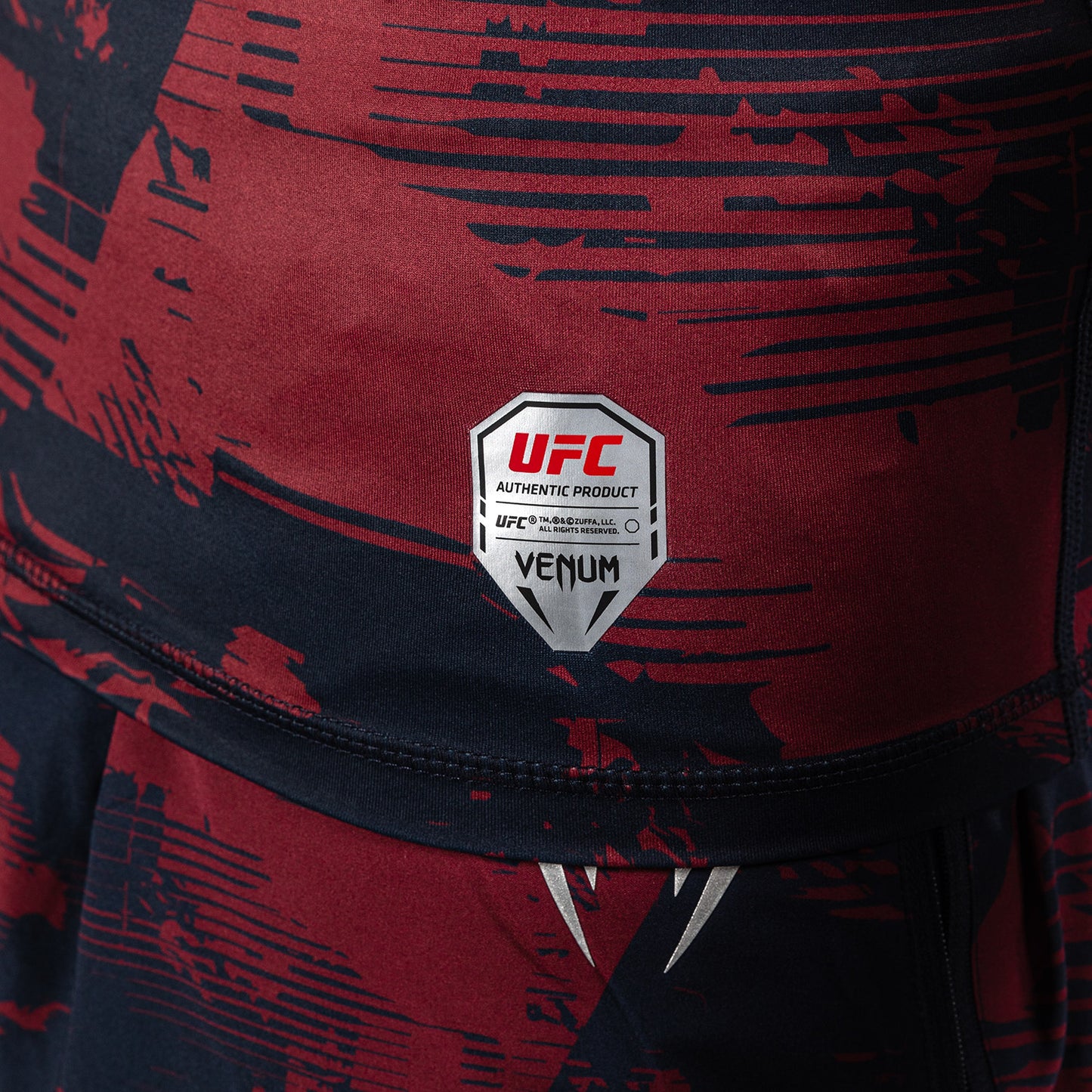 UFC Zenith by Venum Authentic Fight Week Rashguard de manga corta Performance Hombre - Azul marino/Burdeos/Plateado