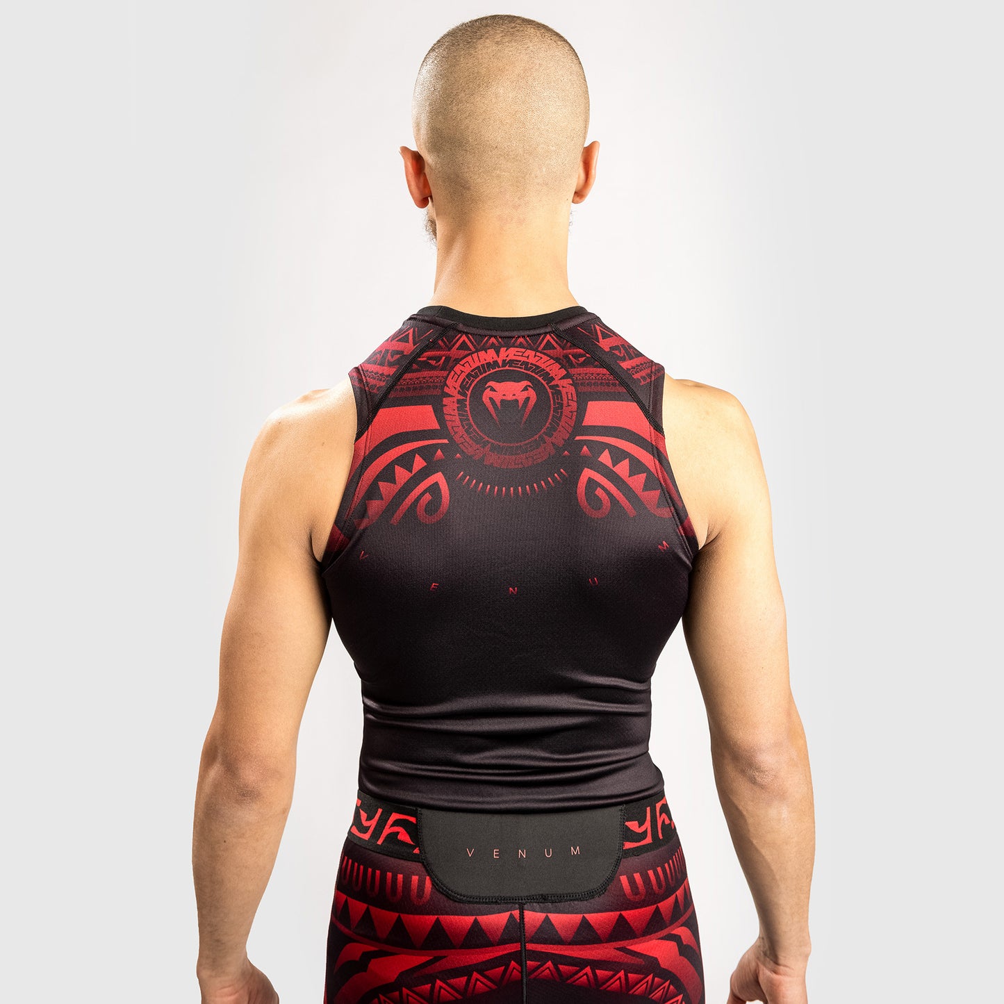 Venum Nakahi Rashguard Sin Mangas - Negro/Rojo