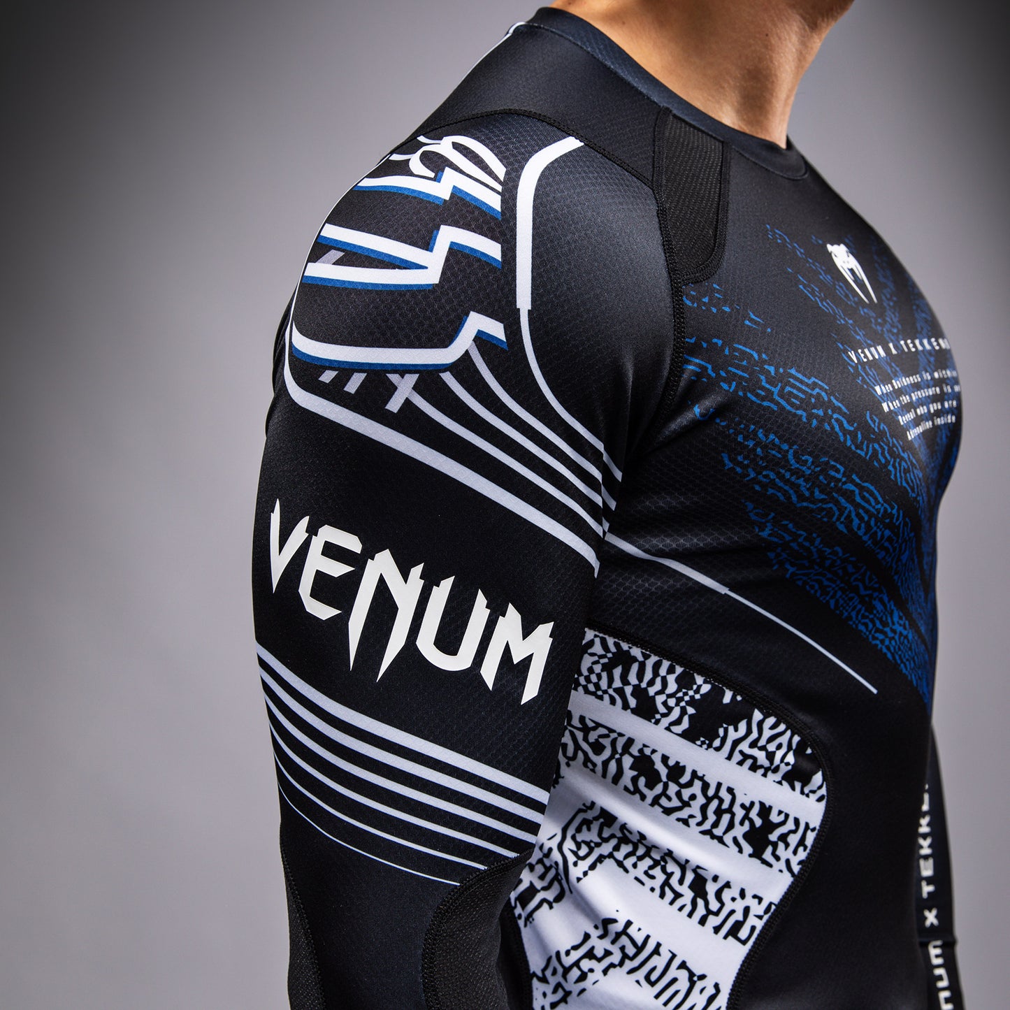Venum x TEKKEN 8 - Jin Kazama Rashguard - Azul/Negro/Blanco