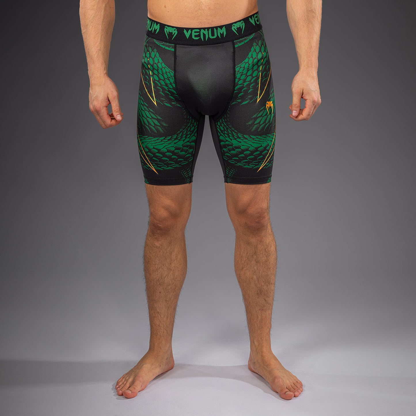 Venum Matupa Short de Compresión - Negro/Verde/Oro