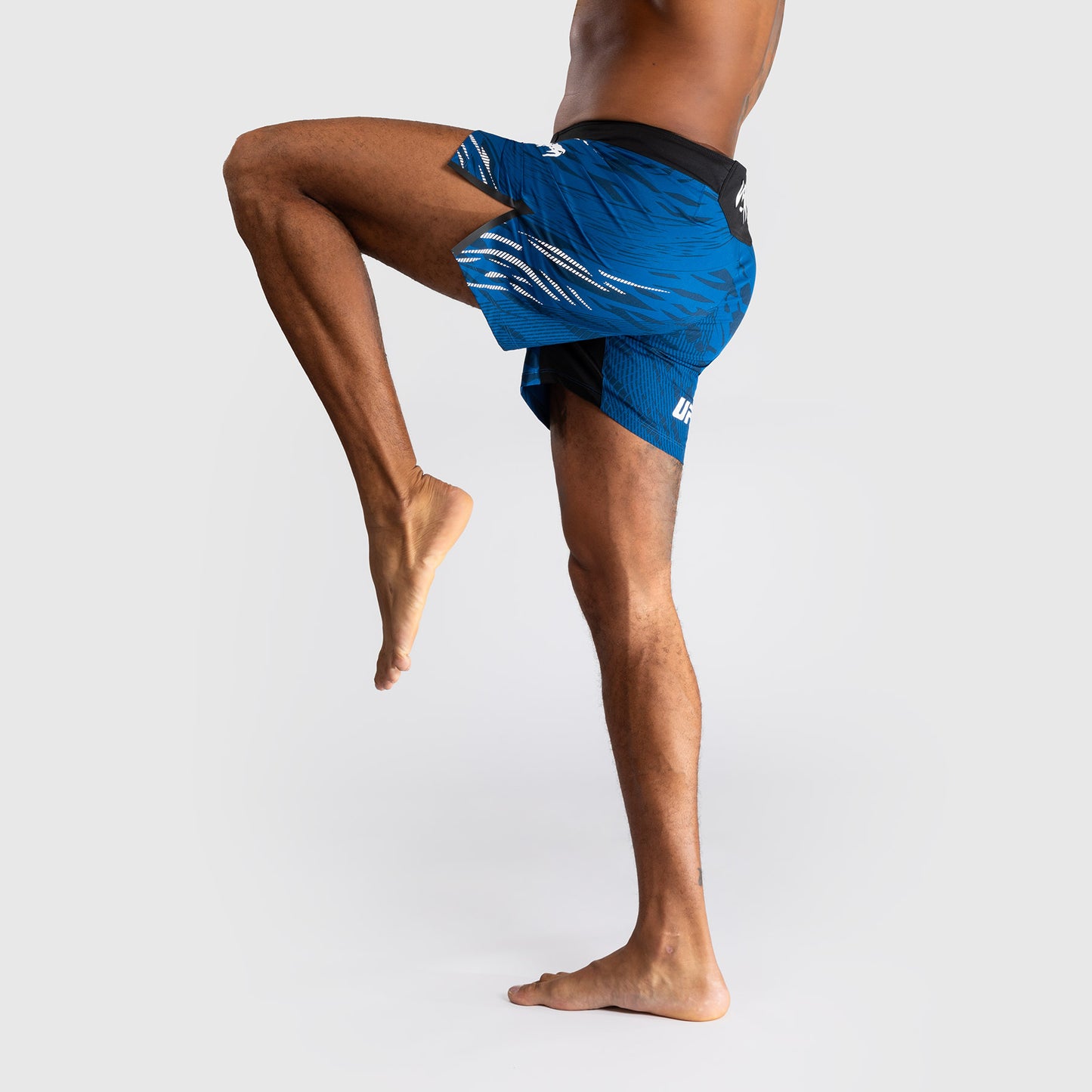 UFC Fusion by Venum Personalizados Authentic Fight Night Shorts de Lucha para Hombre - Ajuste Corto - Azul