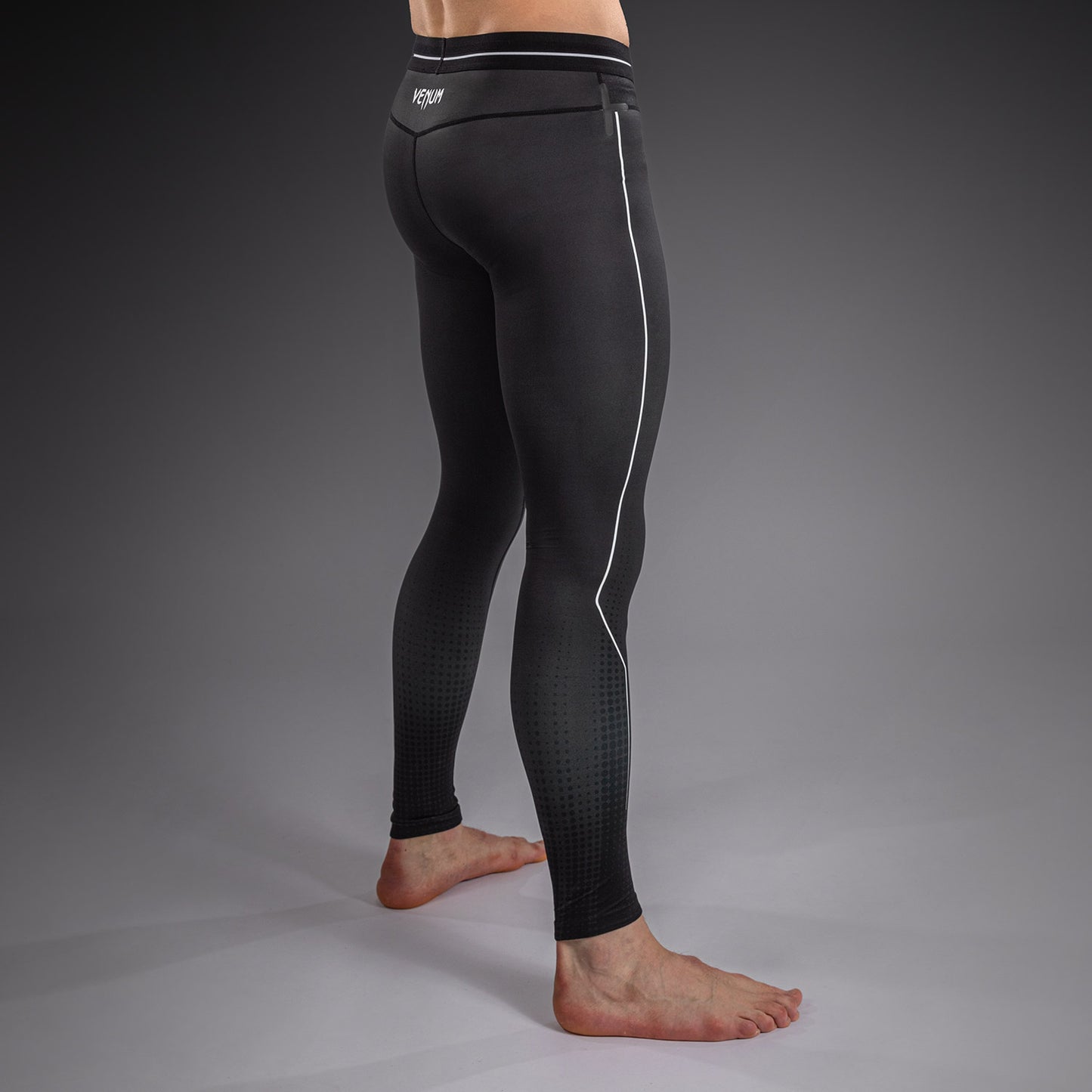 Venum Stealth Spats – Negro/Blanco