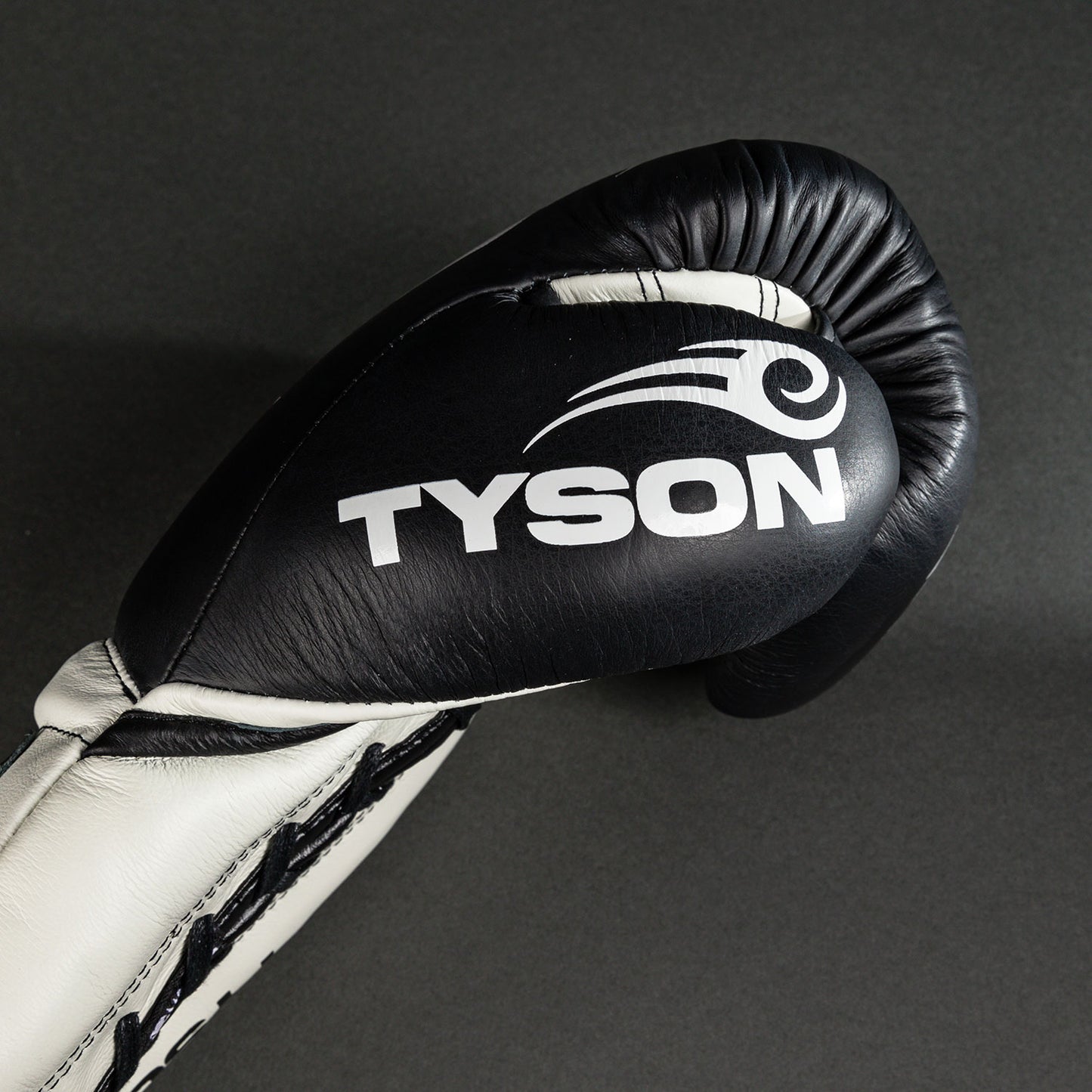 Venum Giant 2.0 Mike Tyson Pro Guantes de Boxeo con Cordones - Negro Profundo/Blanco Óptico