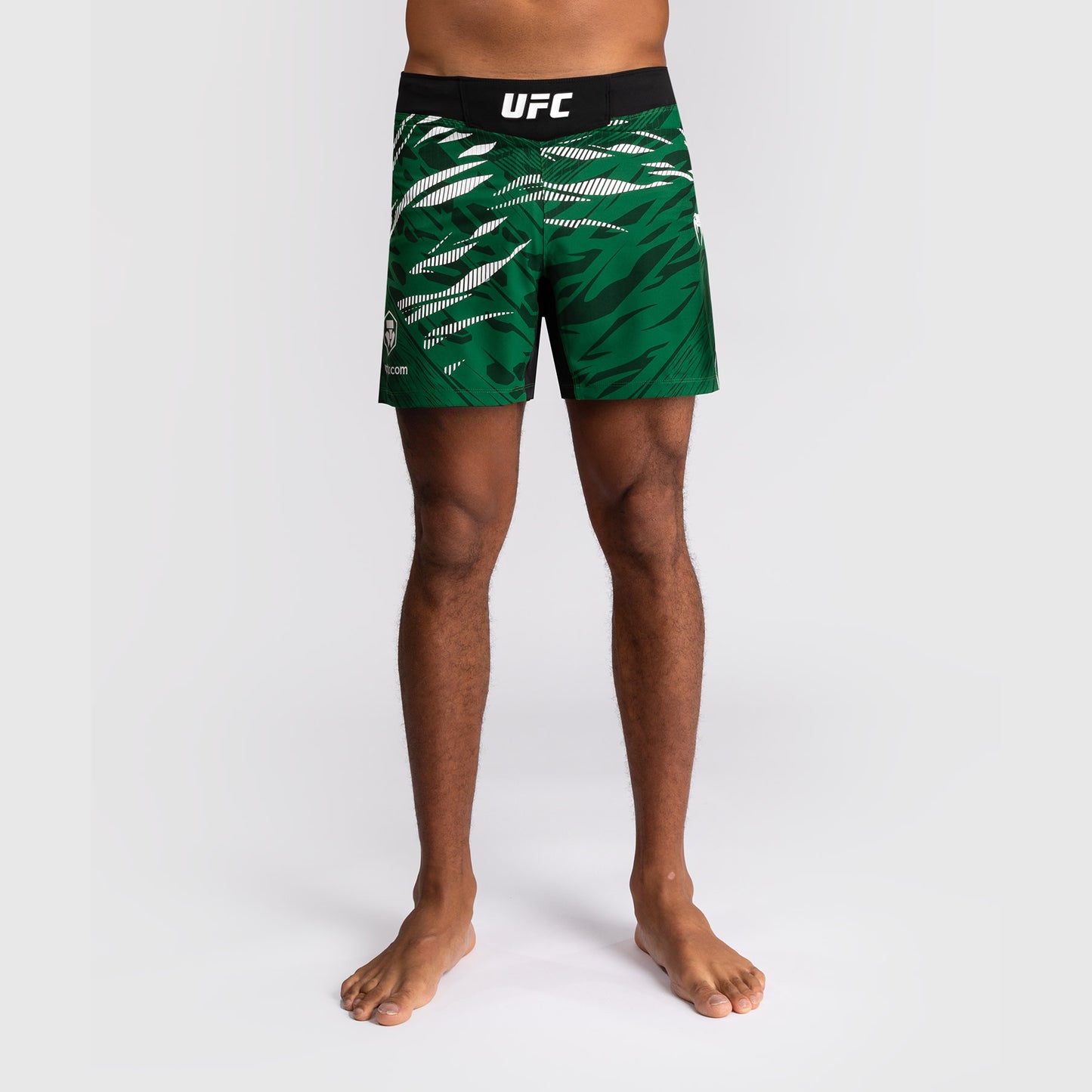 UFC Fusion by Venum Personalizados Authentic Fight Night Shorts de Lucha para Hombre - Ajuste Corto - Verde