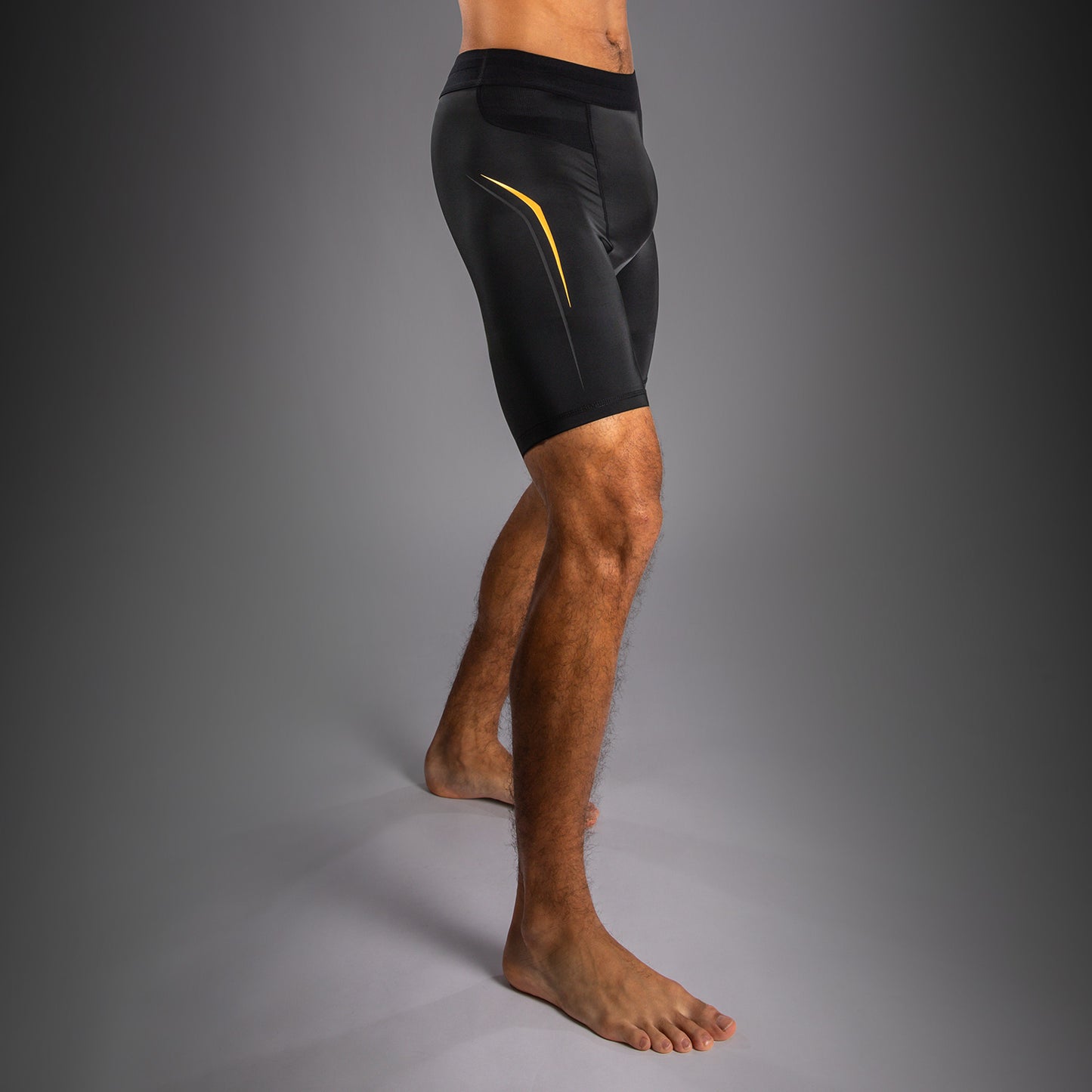 Venum G-Core Pantalón Corto de Compresión - Negro/Oro