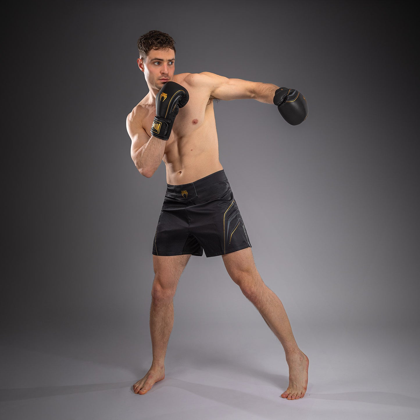 Venum Streamline Short de Combate – Negro/Oro
