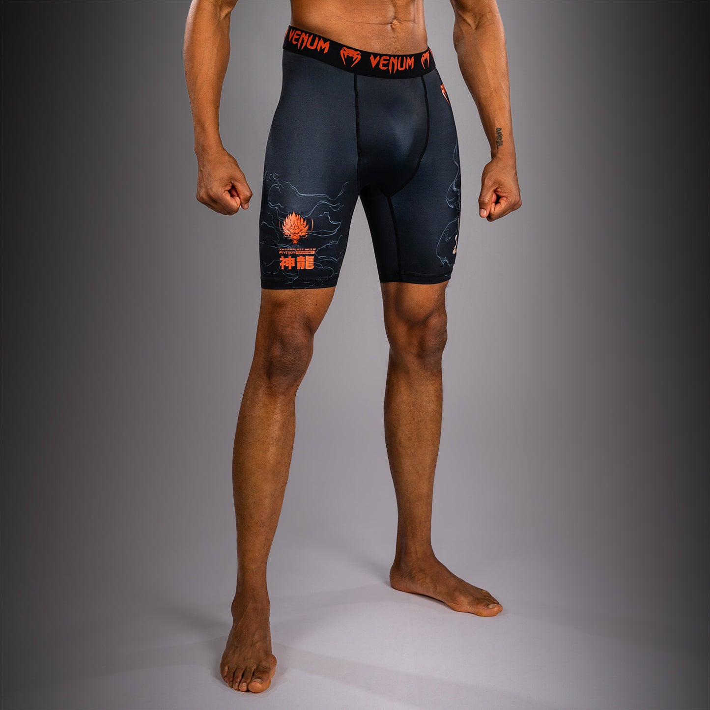 Venum Thunder Dragon Short de Compresión – Negro/Gris/Cobre