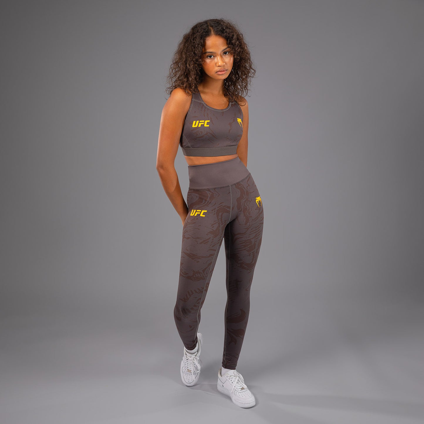 UFC Fusion by Venum Fight Week Leggings de Rendimiento para Mujer - Marrón tierra