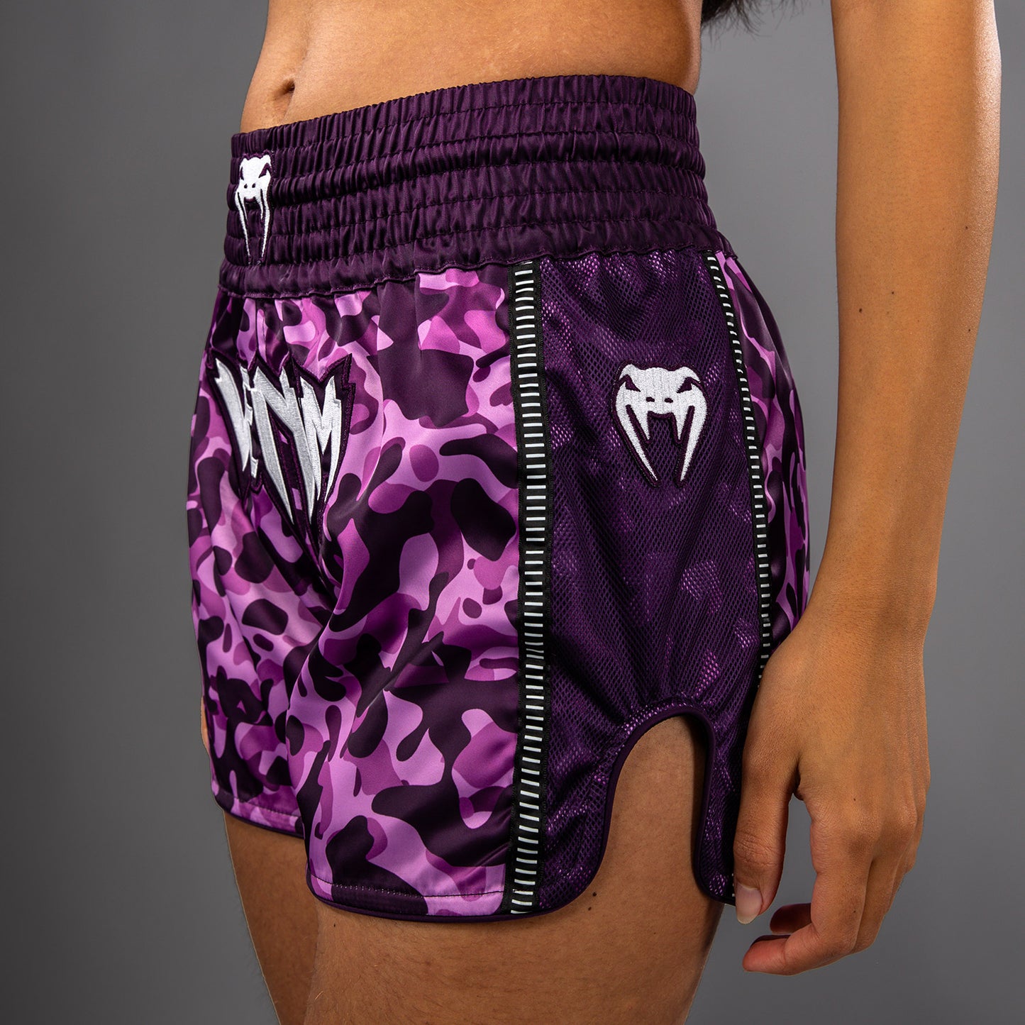 Venum Iris Pantalones Cortos de Muay Thai - Ciruela/Rosa