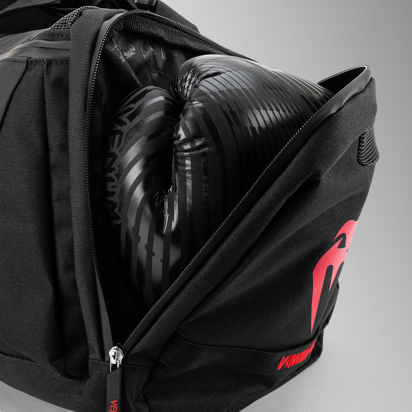 Venum Trainer Lite Evo Bolsa de deporte (48L) – Negro/Rojo