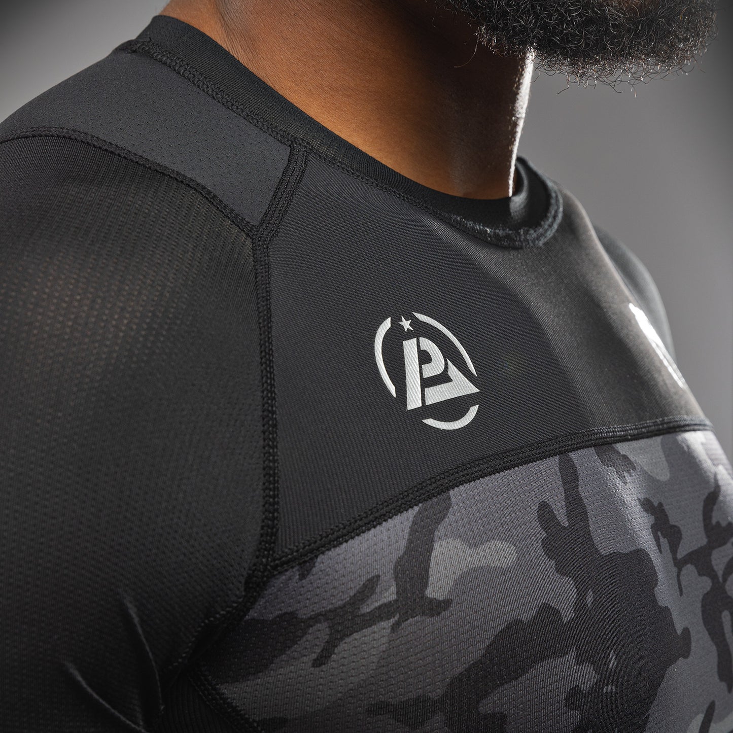Venum x Polaris Camiseta de Manga Corta Rashguard - Negro/Gris Tormenta