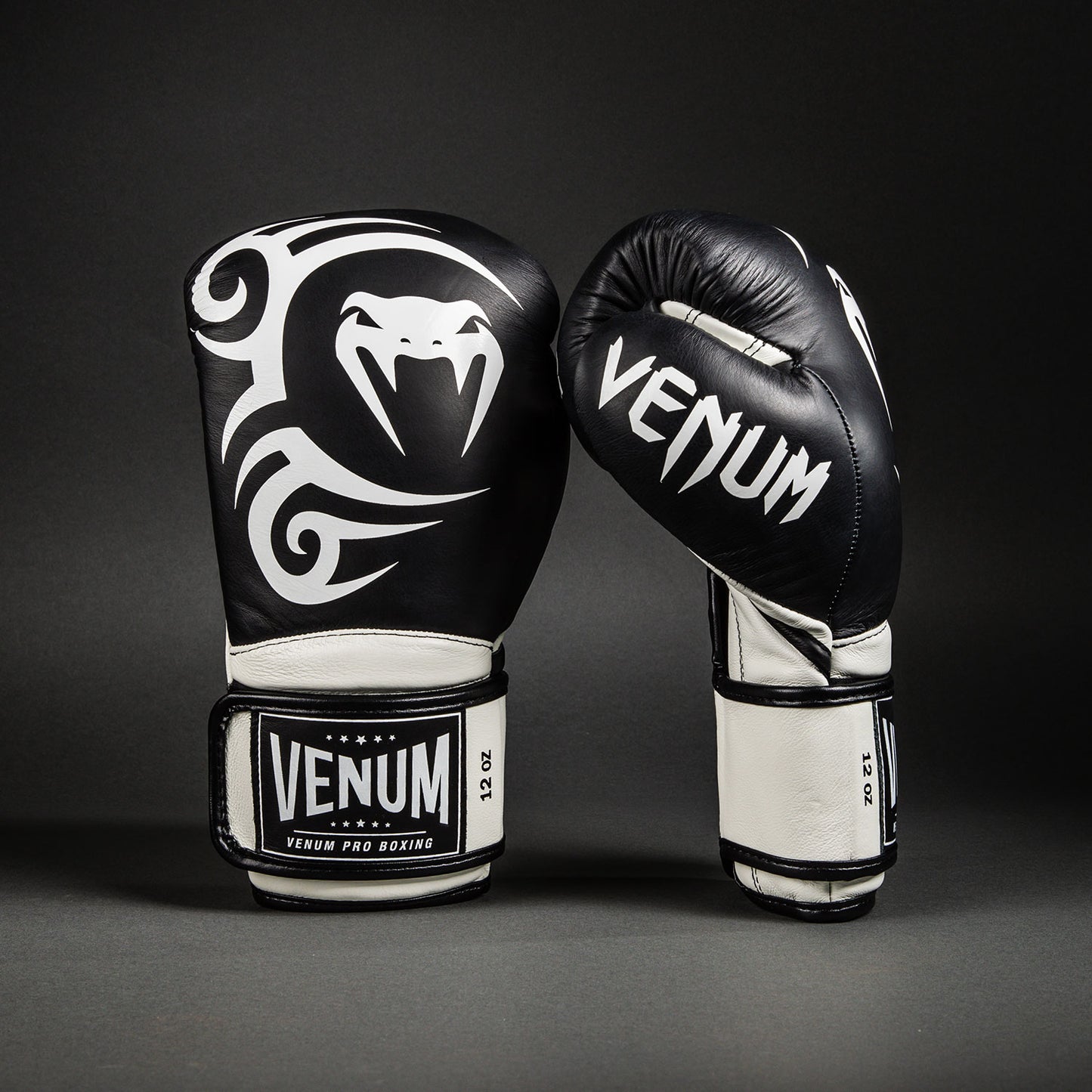 Venum Giant 2.0 Mike Tyson Pro Guantes de Boxeo - Negro Profundo/Blanco Óptico