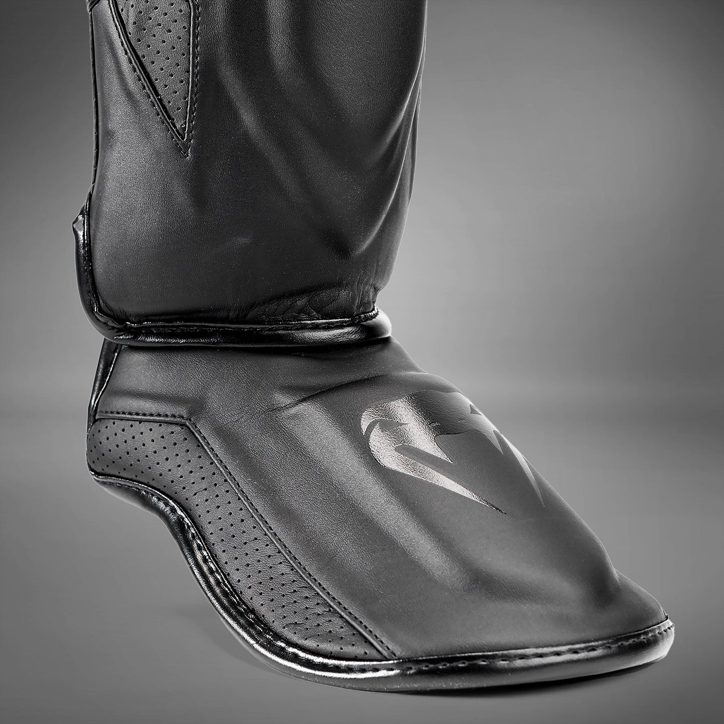 Espinilleras Venum Elite Evo - Negro/Negro