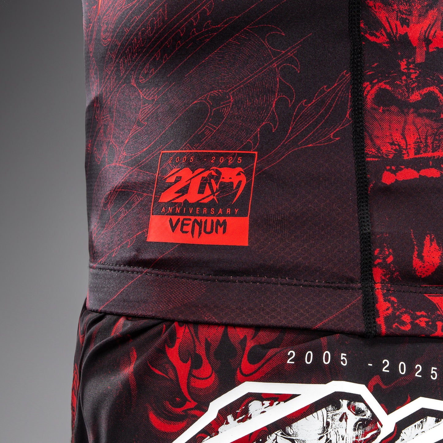 Venum 20th Anniversary Rashguard Manga Corta - Negro/Rojo