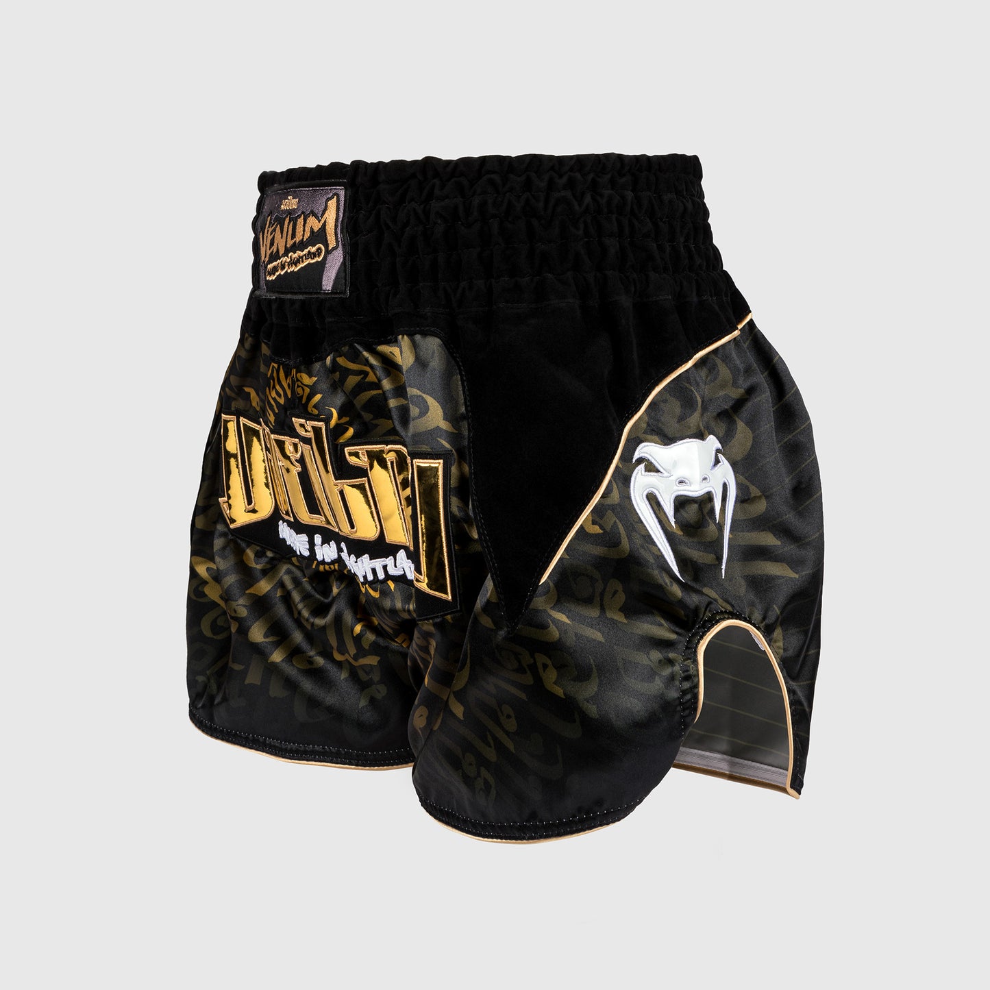 Venum Attack Shorts de Muay Thai - Negro/Oro