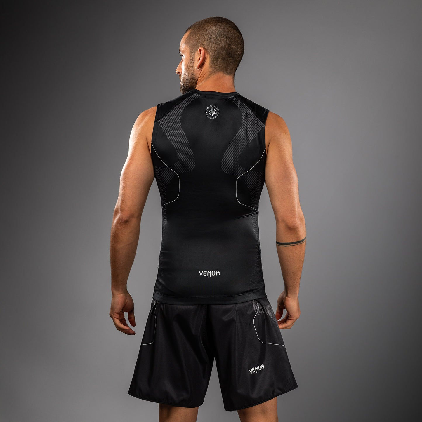 Venum Nexus Rashguard Sin Mangas – Negro/Plata