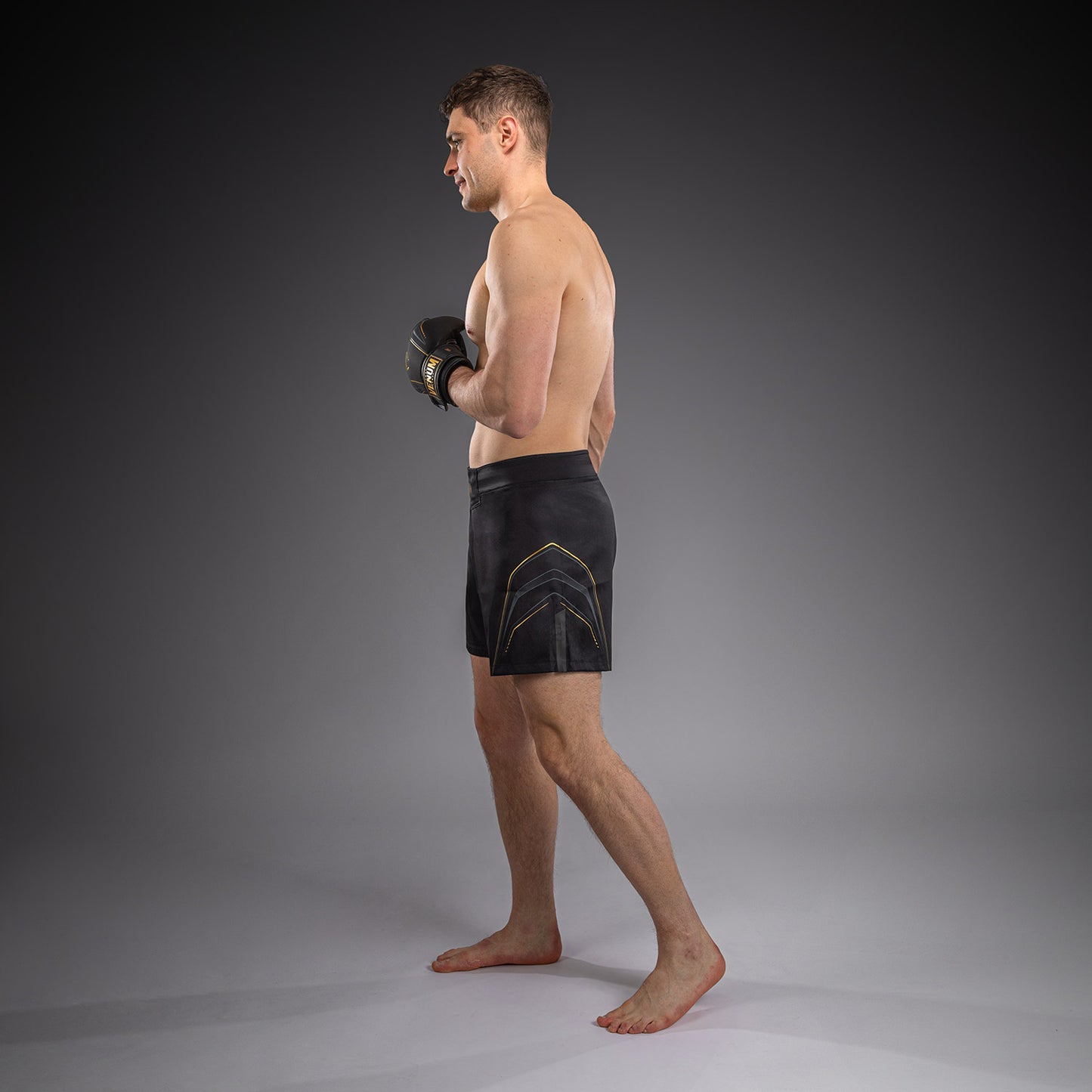 Venum Streamline Short de Combate – Negro/Oro