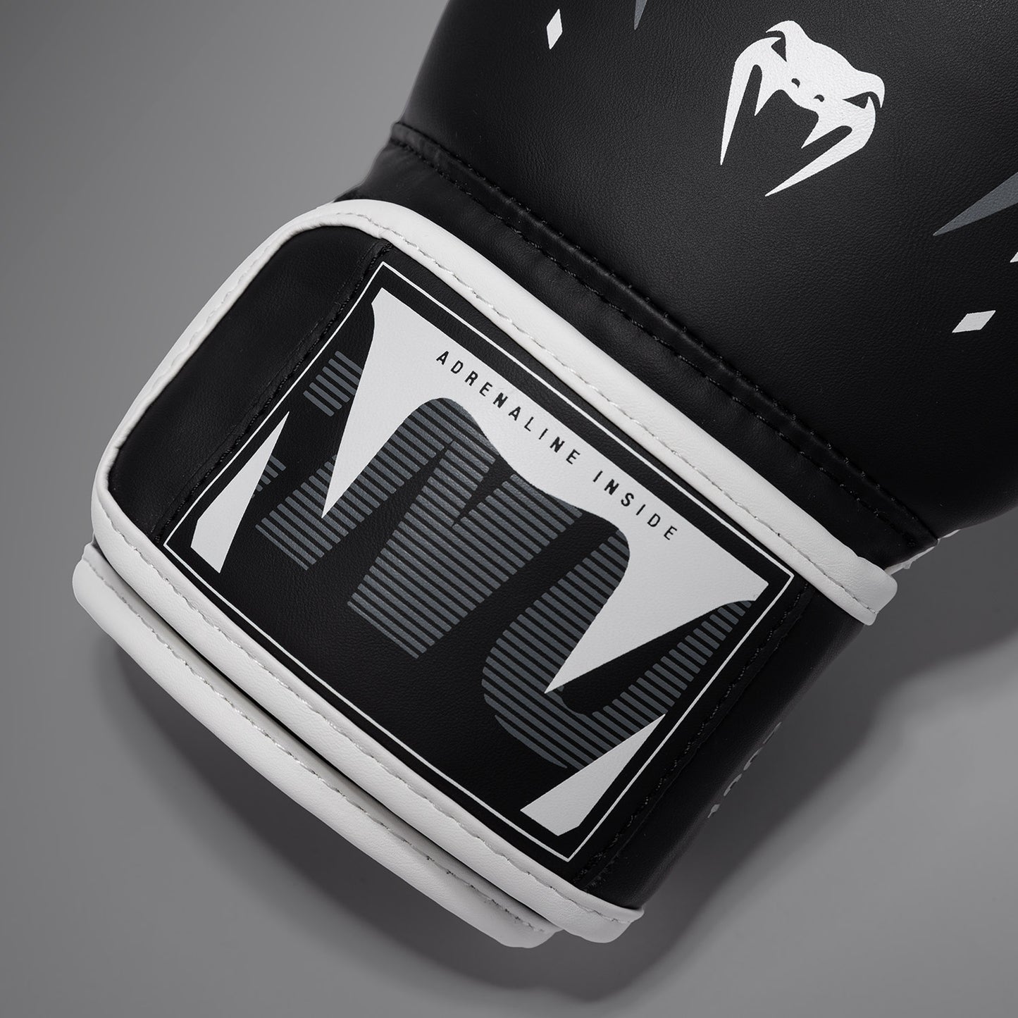 Venum Adrenaline Guantes de Boxeo – Negro/Gris Plateado