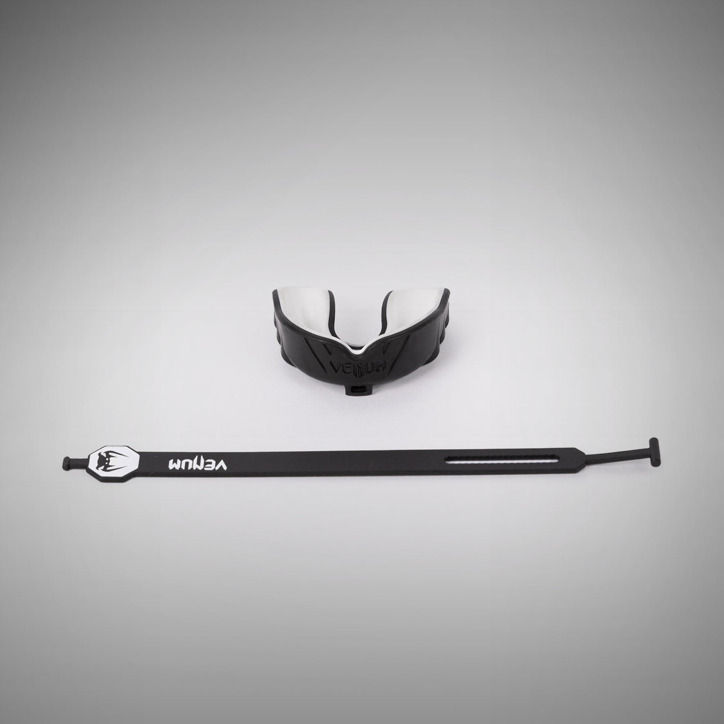 Venum Challenger Protector Bucal con Correa/sin Correa - Negro/Blanco