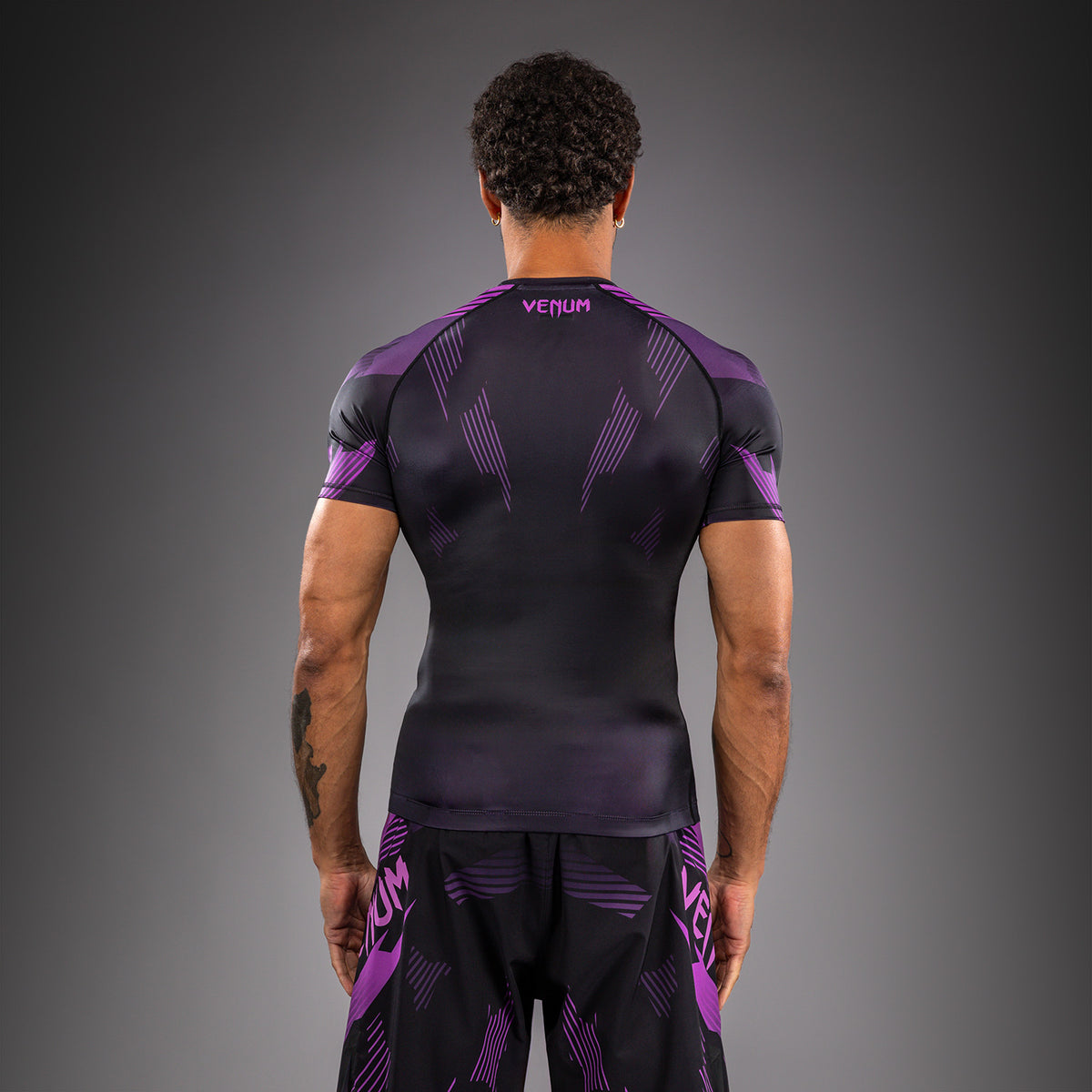 Venum No-Gi 6.0 Rashguard Manga Corta - Negro/Púrpura