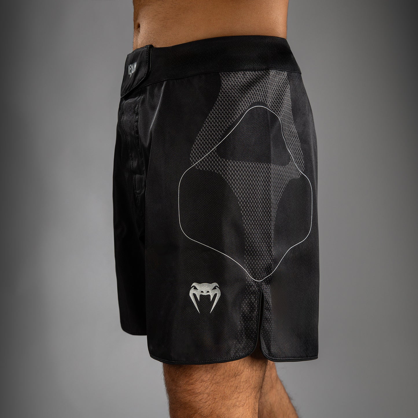 Venum Nexus Pantalones Cortos de Lucha – Negro/Plateado