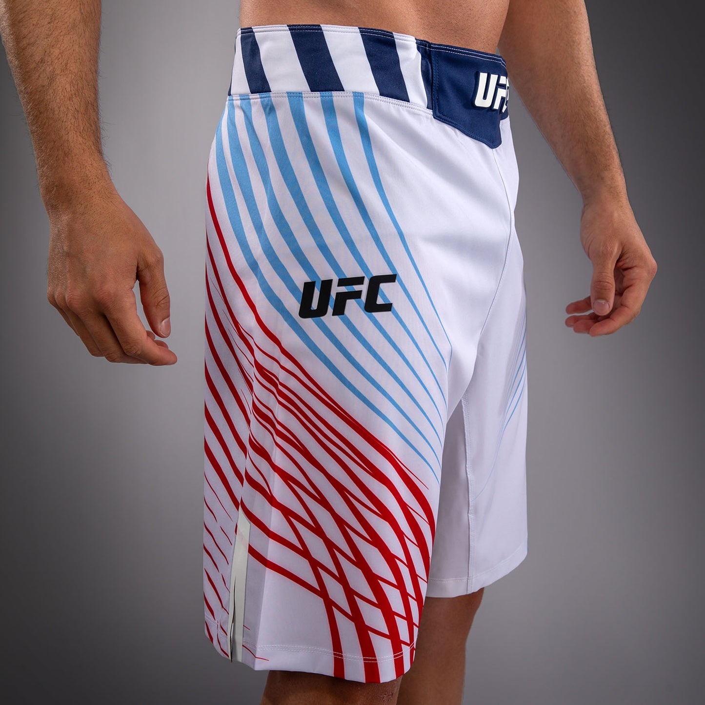 Official UFC Freedom 250 by Venum Authentic Fight Night Fight Shorts de ajuste largo para hombre - Blanco